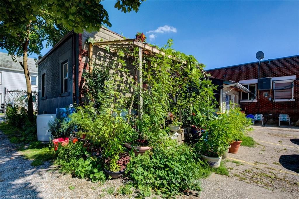 1066 Dundas Street Property Photo 27