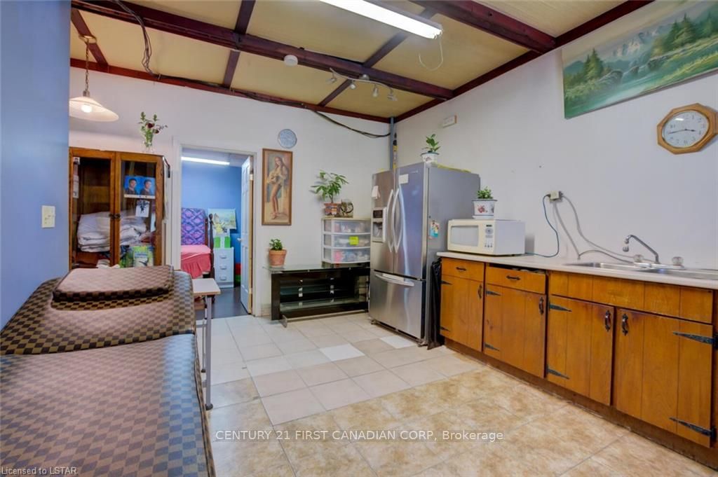 1066 Dundas Street Property Photo 29