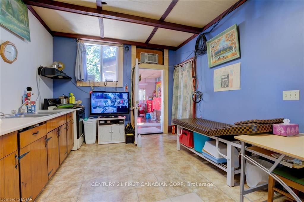 1066 Dundas Street Property Photo 30