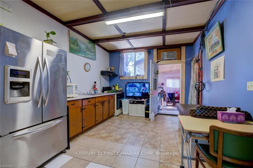 1066 Dundas Street Property Photo 31