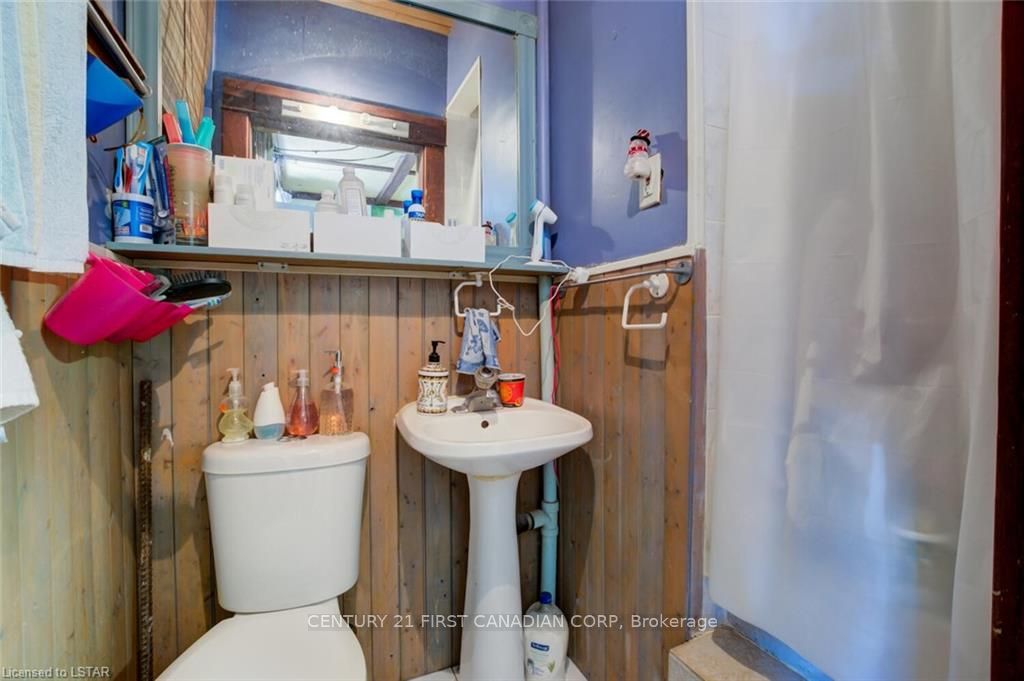 1066 Dundas Street Property Photo 34