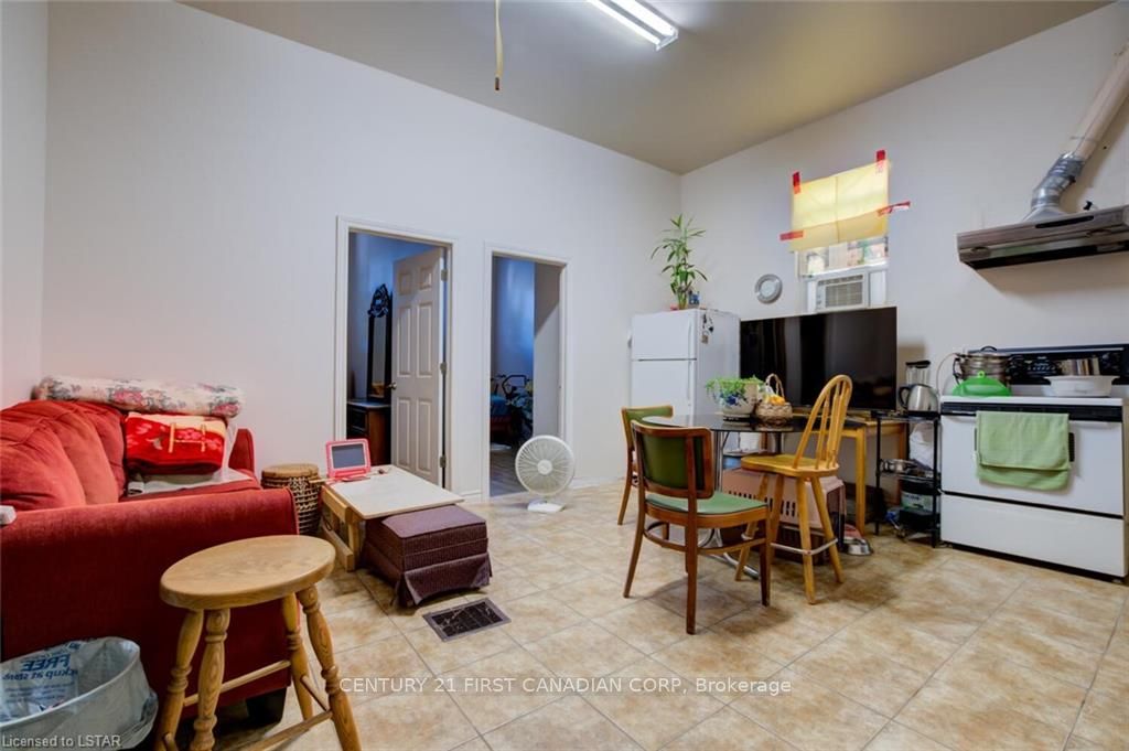 1066 Dundas Street Property Photo 35