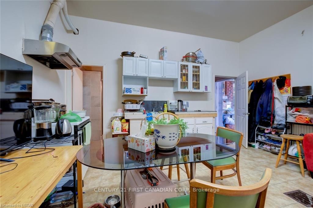 1066 Dundas Street Property Photo 37