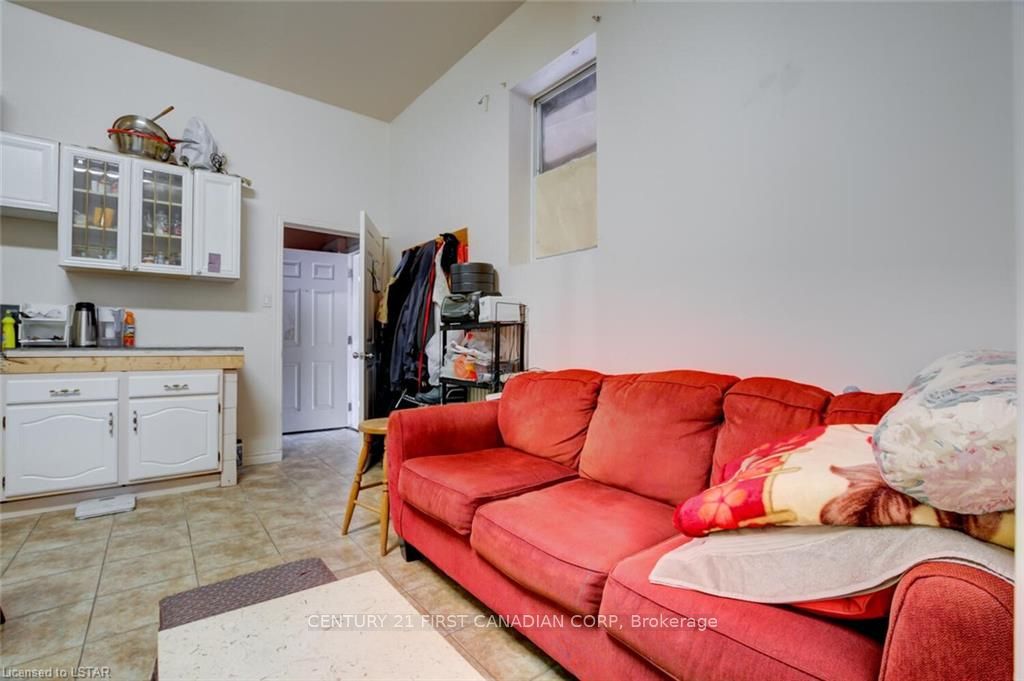 1066 Dundas Street Property Photo 39