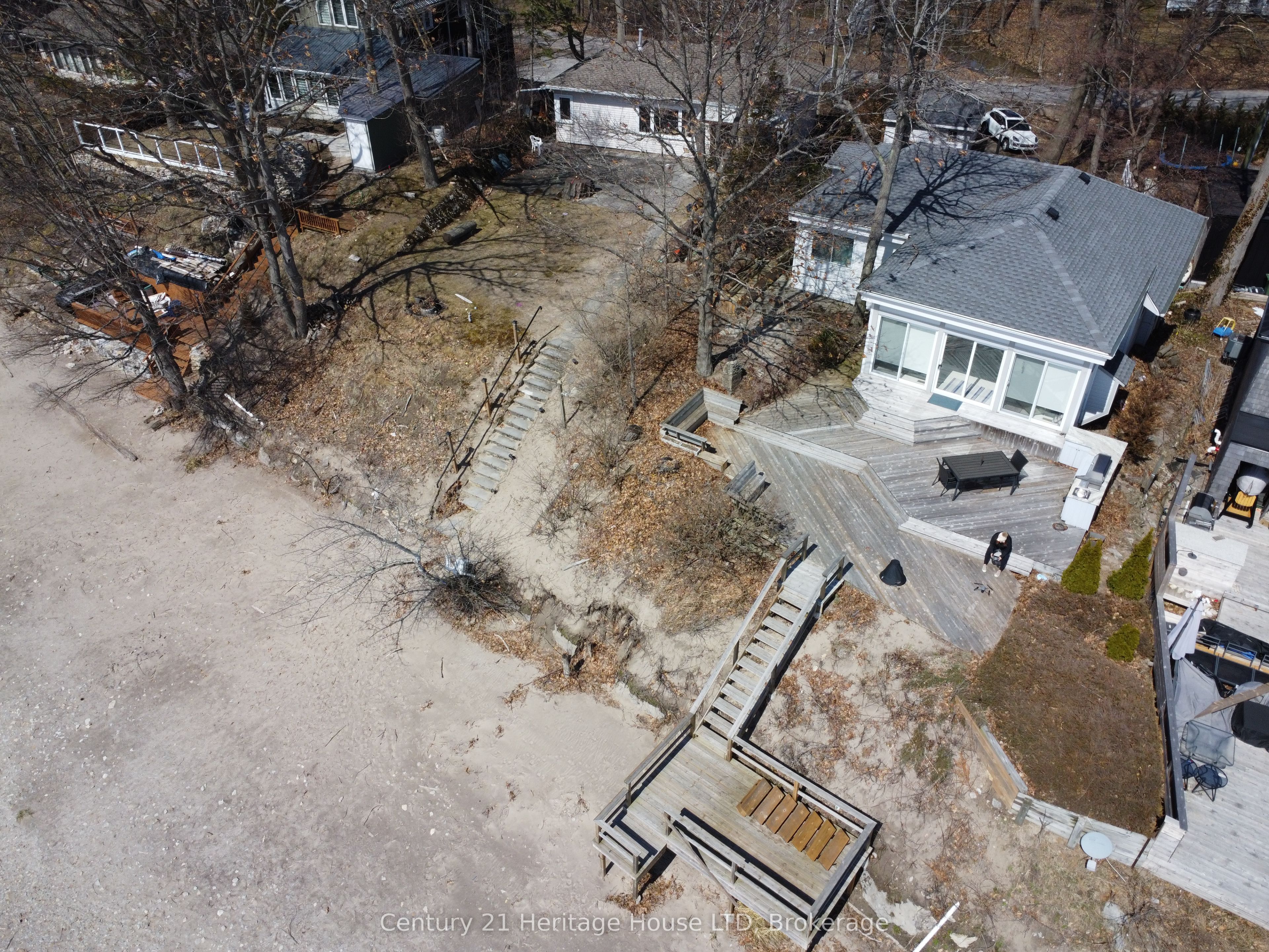 2901 Vimy Road Property Photo 1