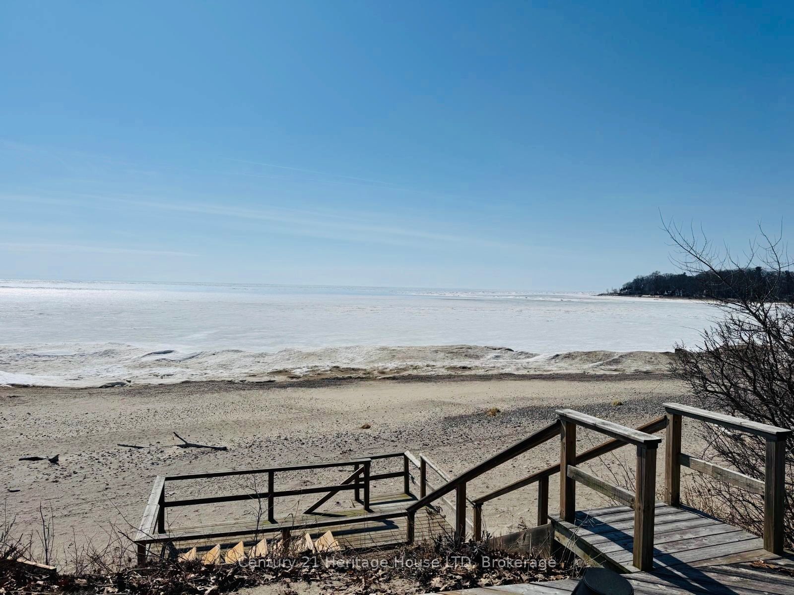 2901 Vimy Road Property Photo 2