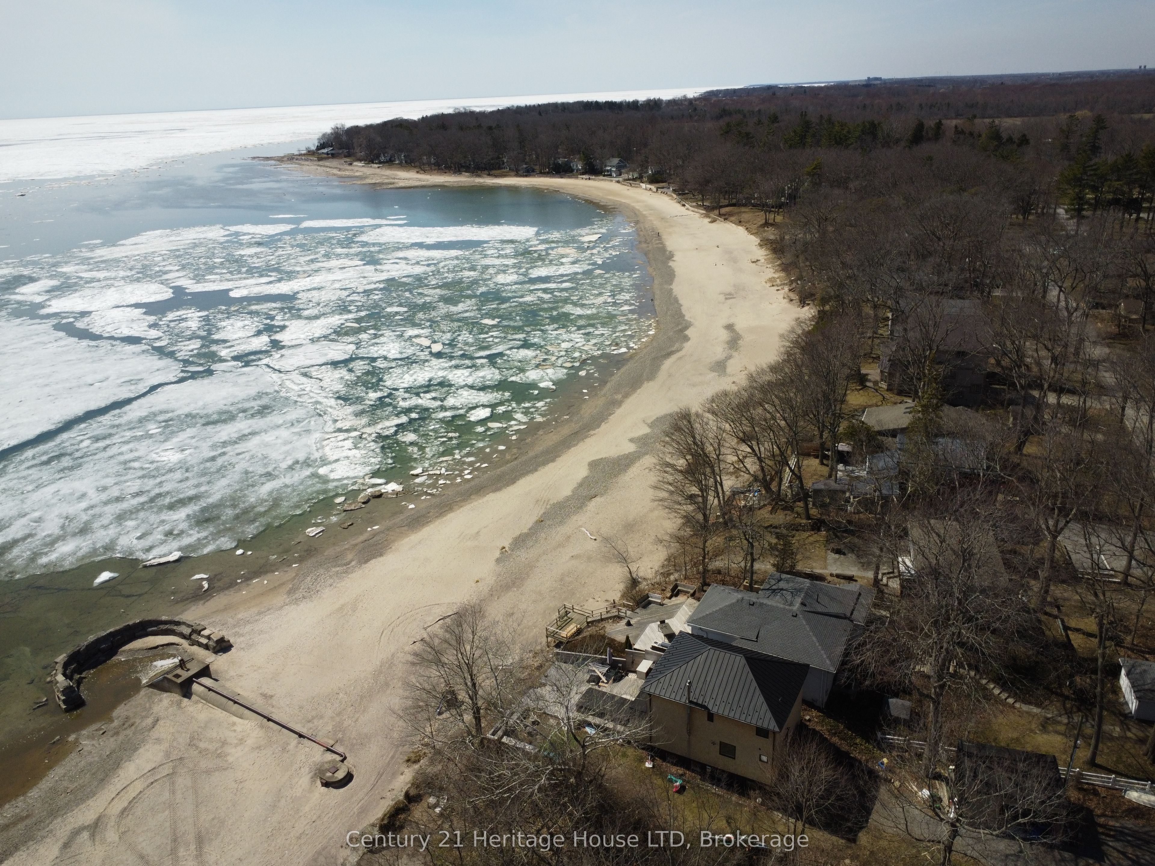 2901 Vimy Road Property Photo 3