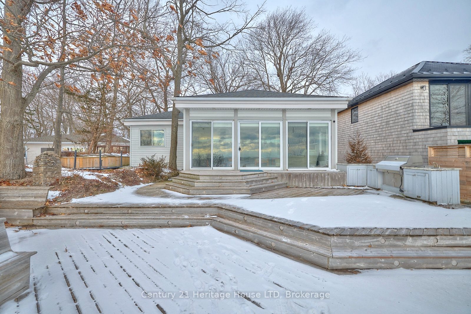 2901 Vimy Road Property Photo 7