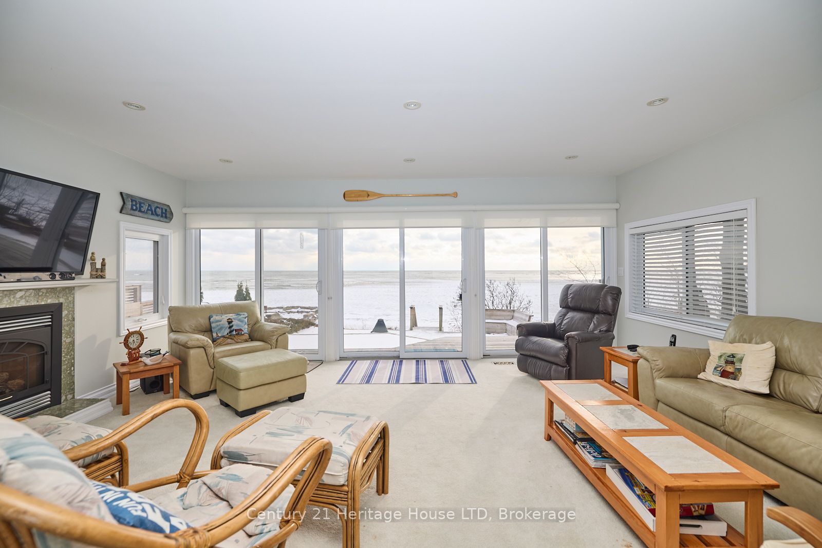 2901 Vimy Road Property Photo 8