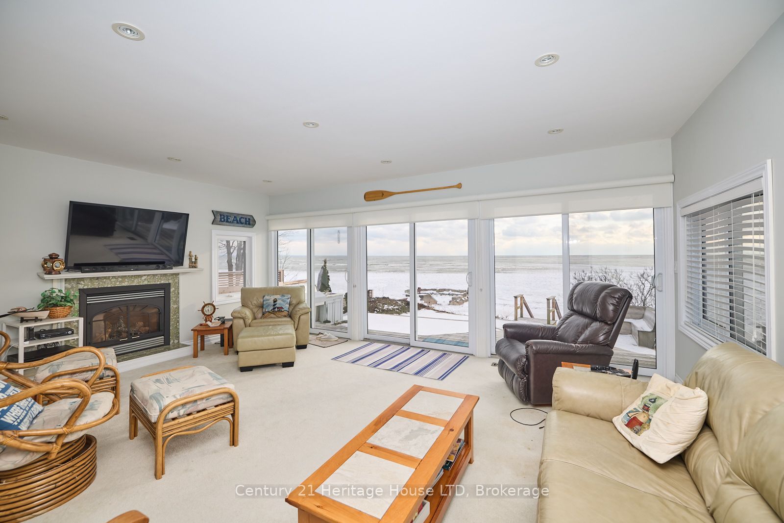 2901 Vimy Road Property Photo 9