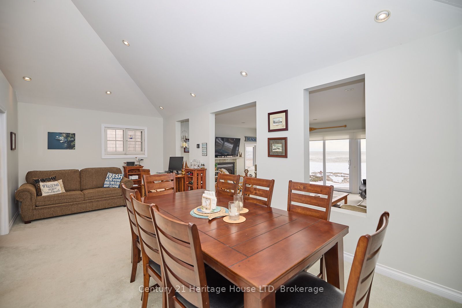 2901 Vimy Road Property Photo 11