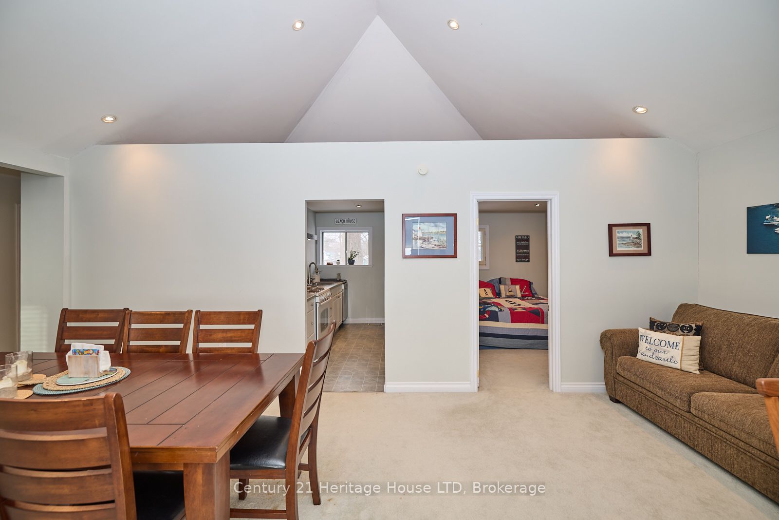 2901 Vimy Road Property Photo 12
