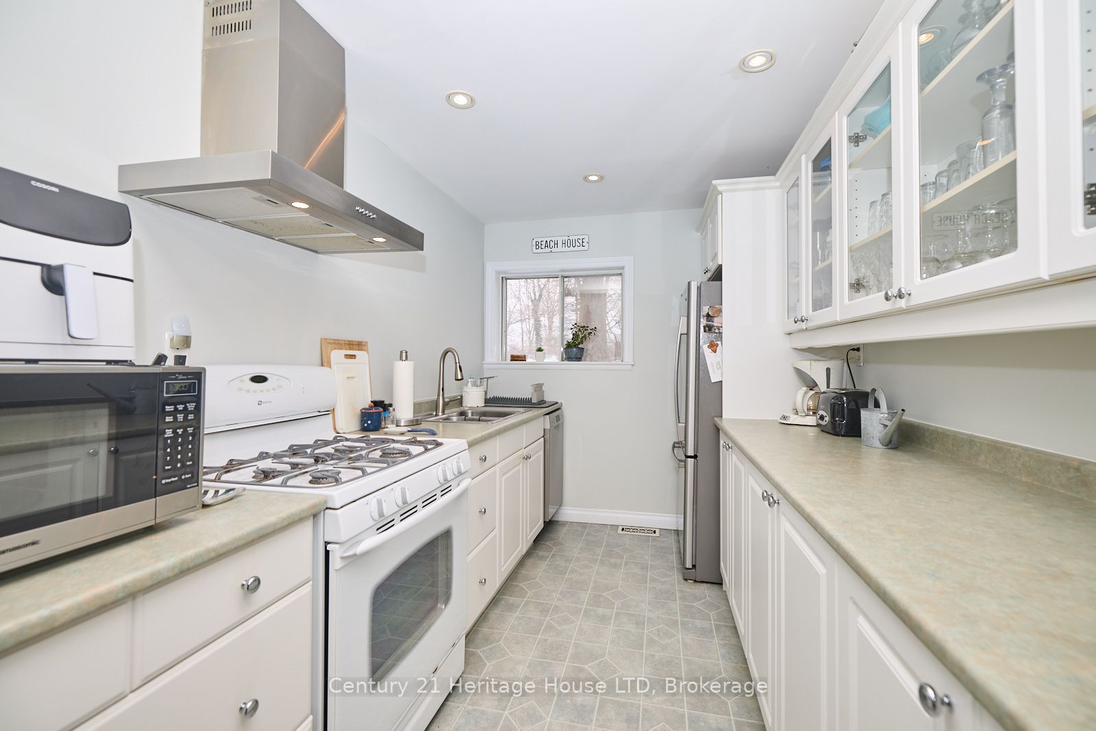 2901 Vimy Road Property Photo 15