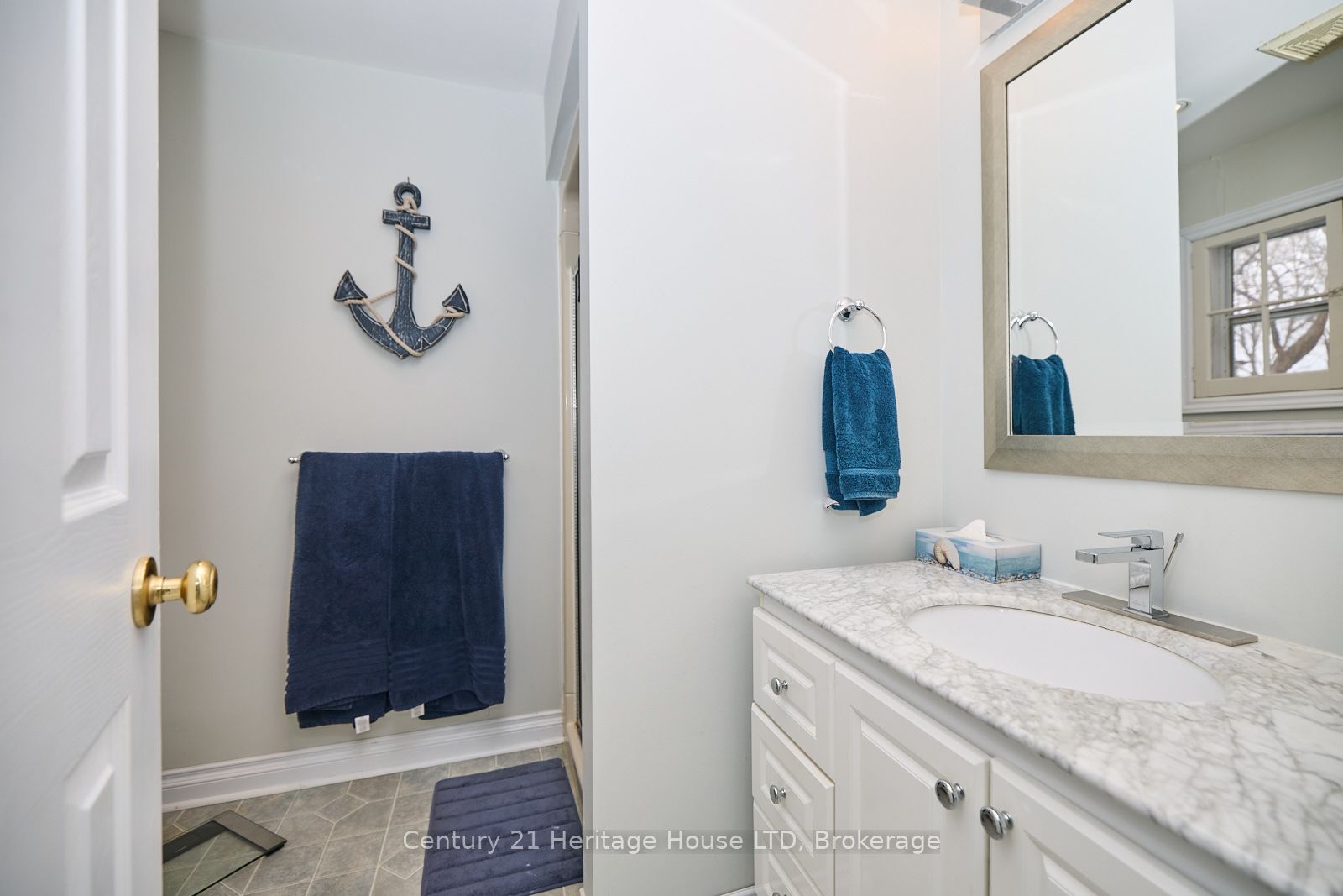2901 Vimy Road Property Photo 16