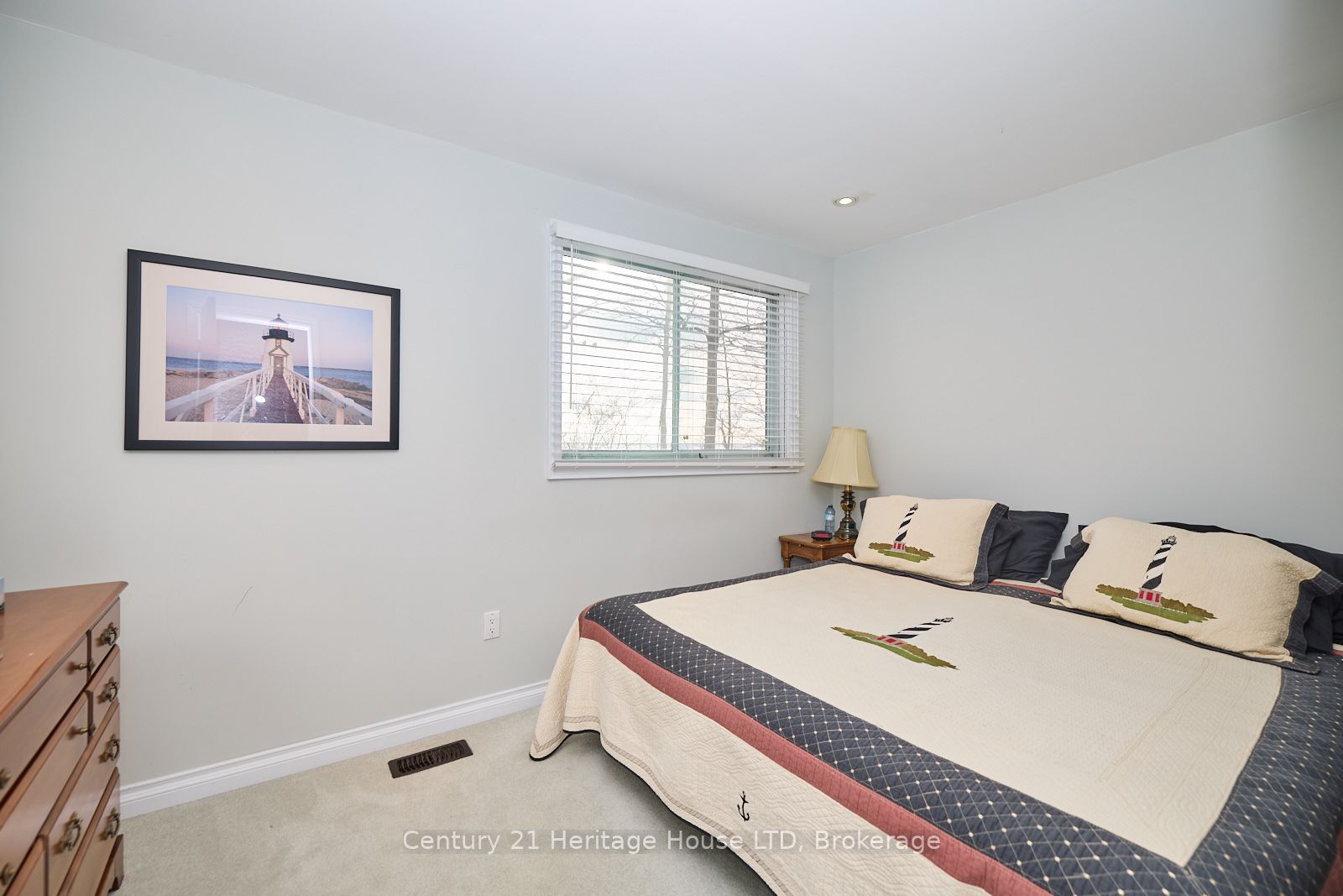 2901 Vimy Road Property Photo 17