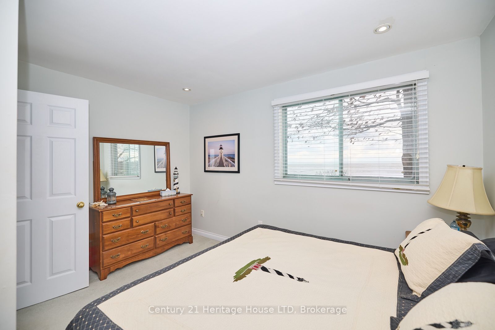 2901 Vimy Road Property Photo 19