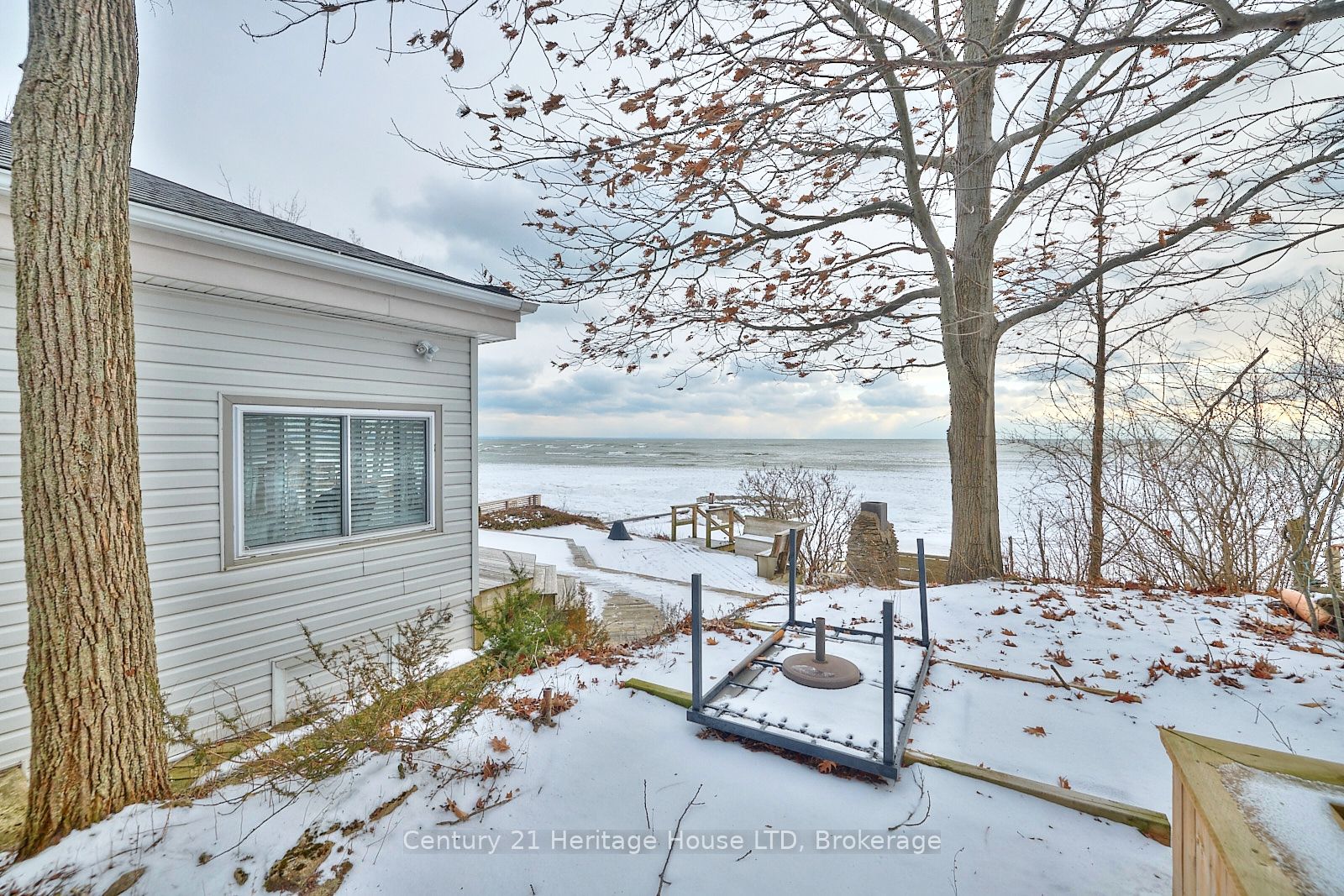 2901 Vimy Road Property Photo 24