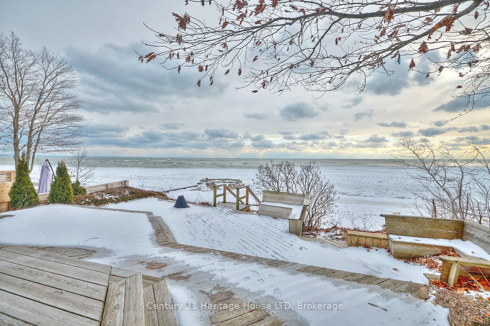 2901 Vimy Road Property Photo 25