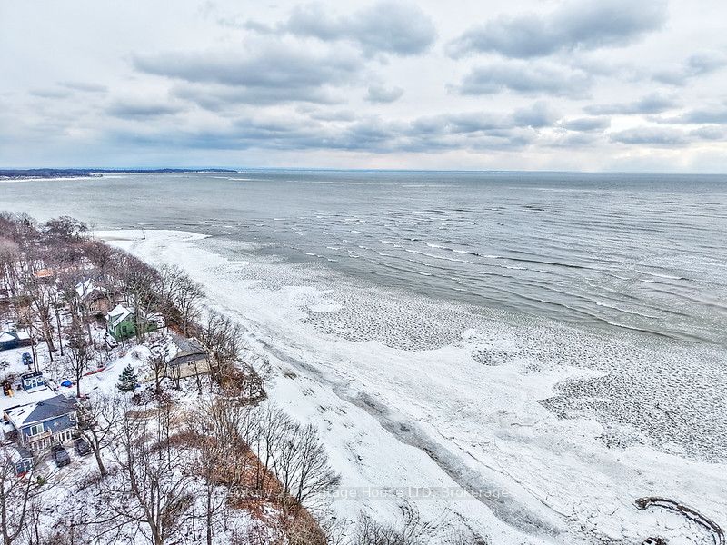 2901 Vimy Road Property Photo 26