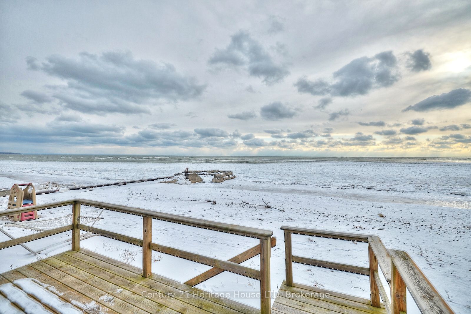 2901 Vimy Road Property Photo 28
