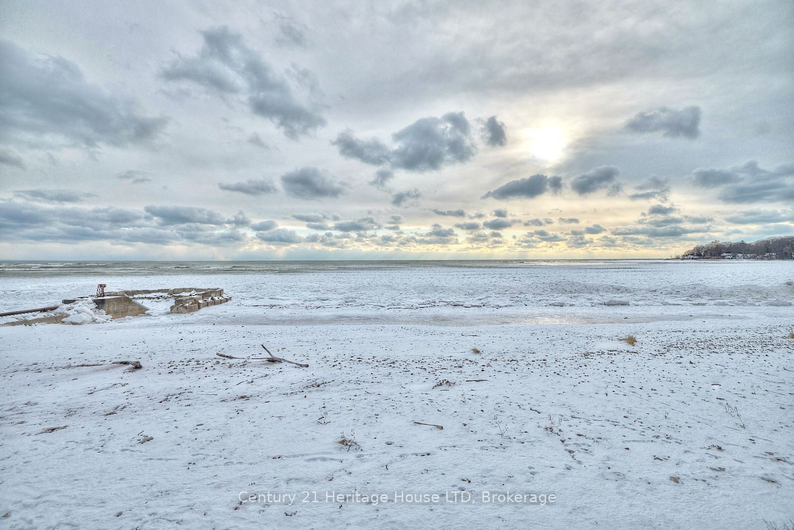 2901 Vimy Road Property Photo 31