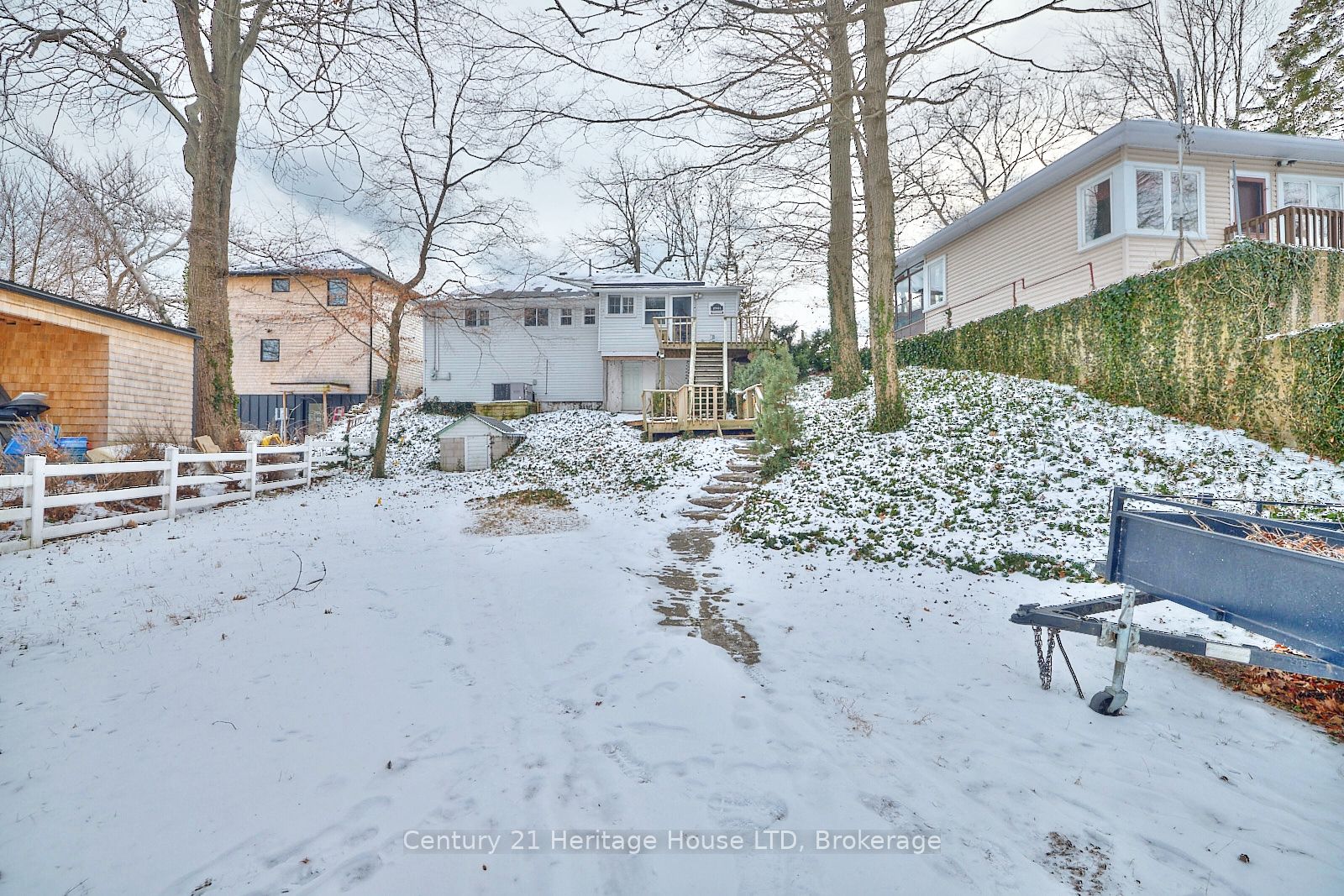 2901 Vimy Road Property Photo 34