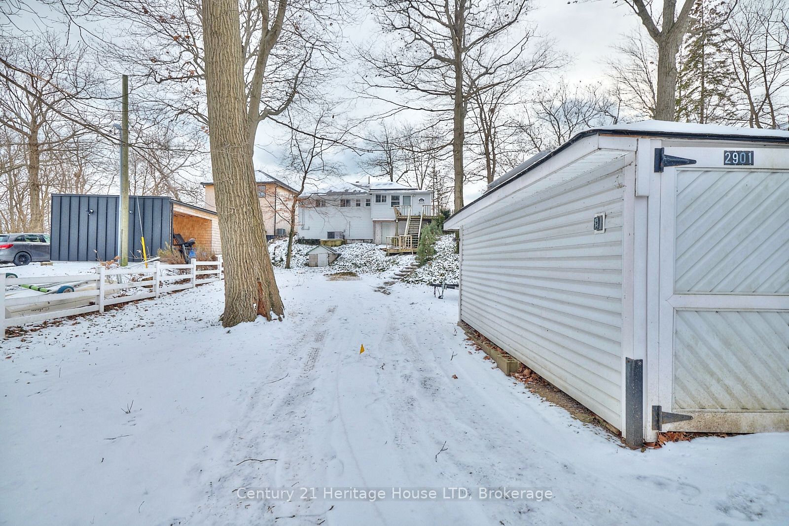 2901 Vimy Road Property Photo 35