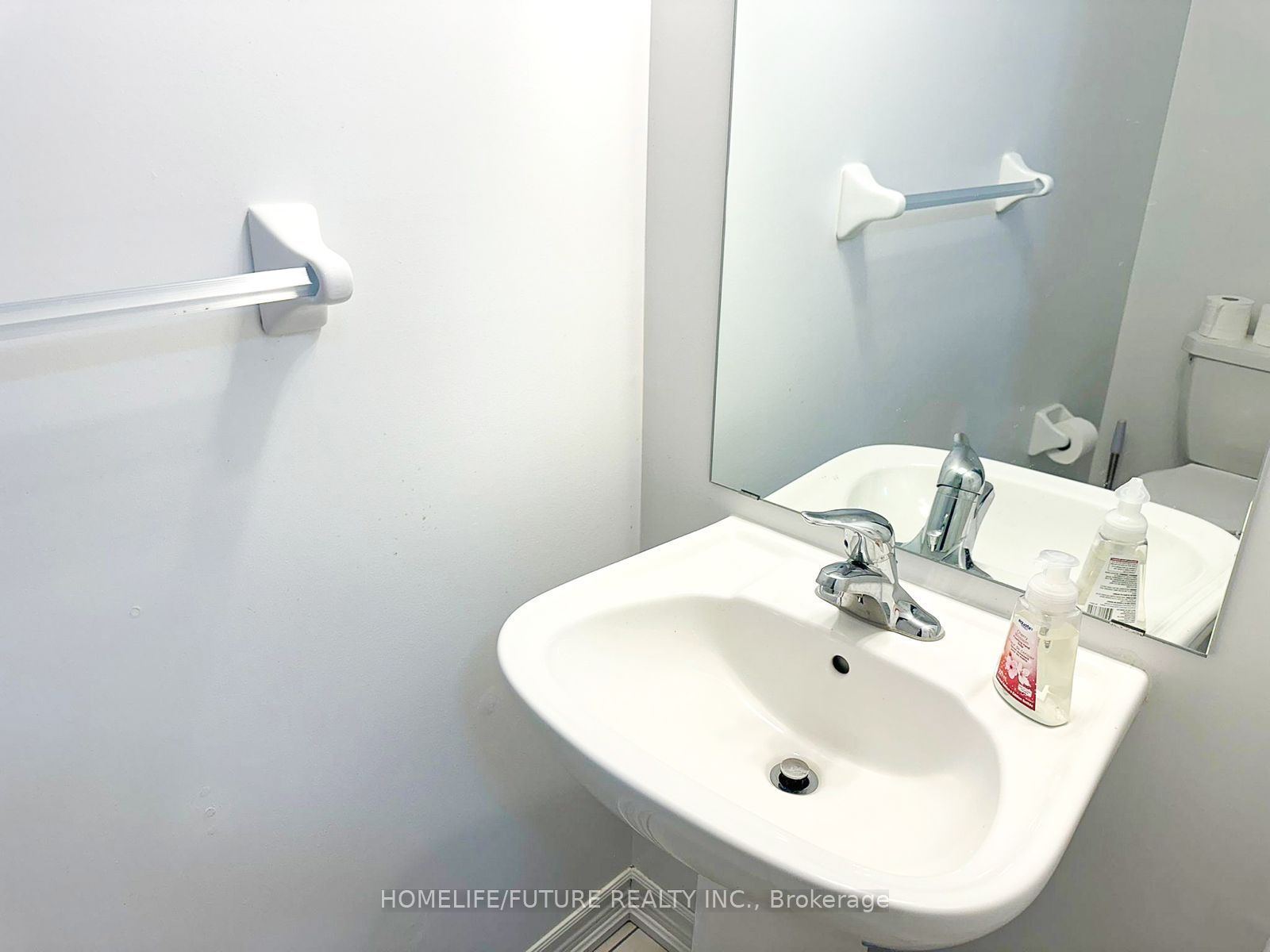 407 Russell Street Property Photo 8