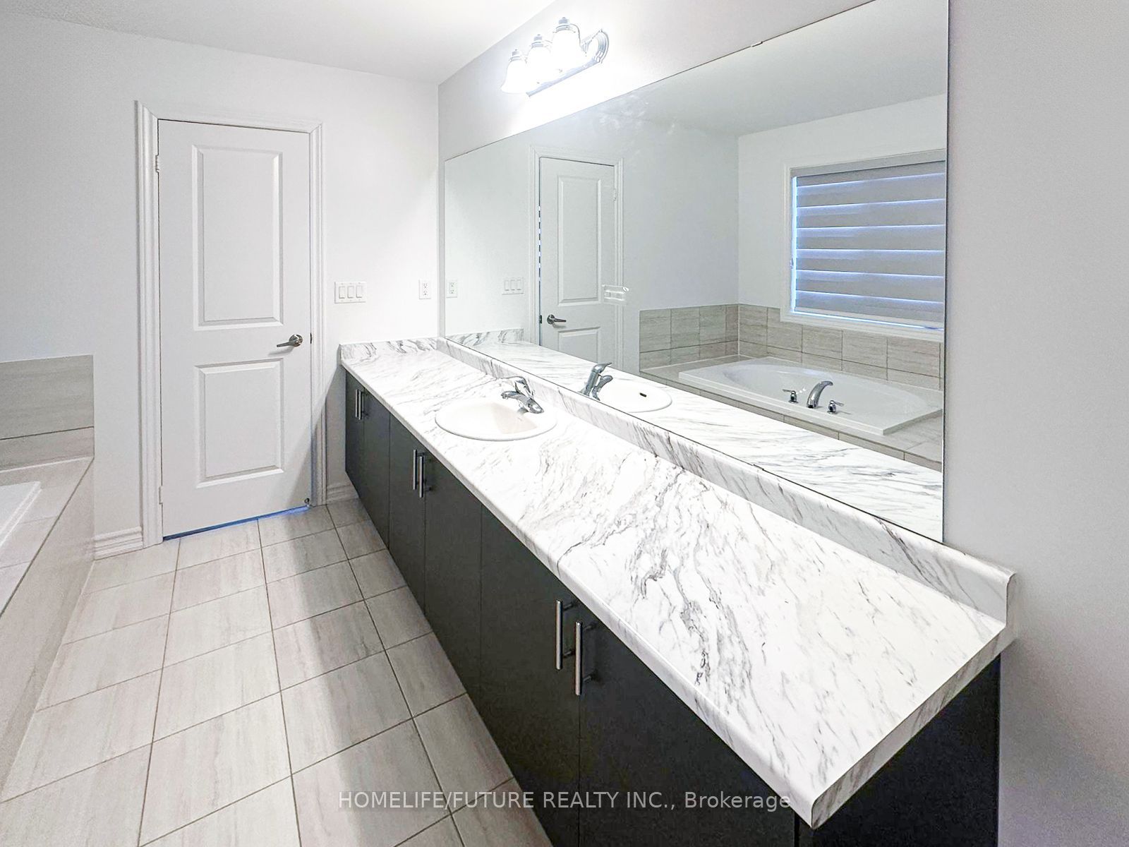 407 Russell Street Property Photo 11