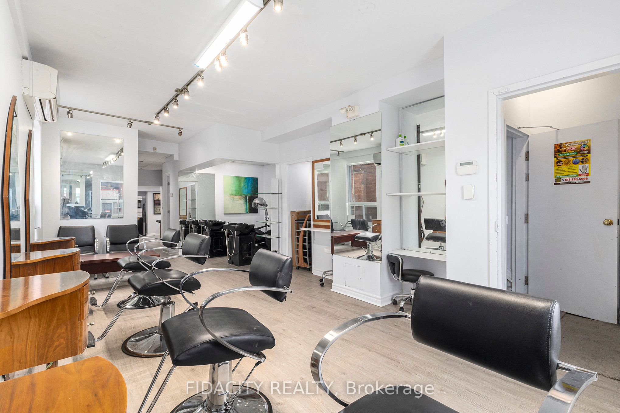 640 Somerset St W Property Photo 3