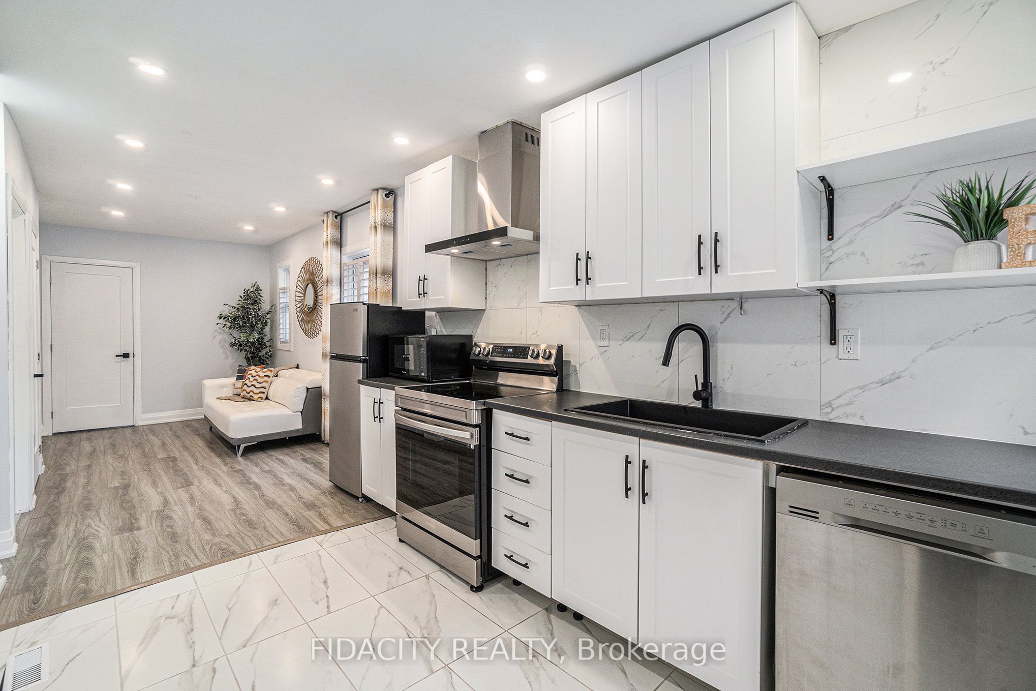 640 Somerset St W Property Photo 9
