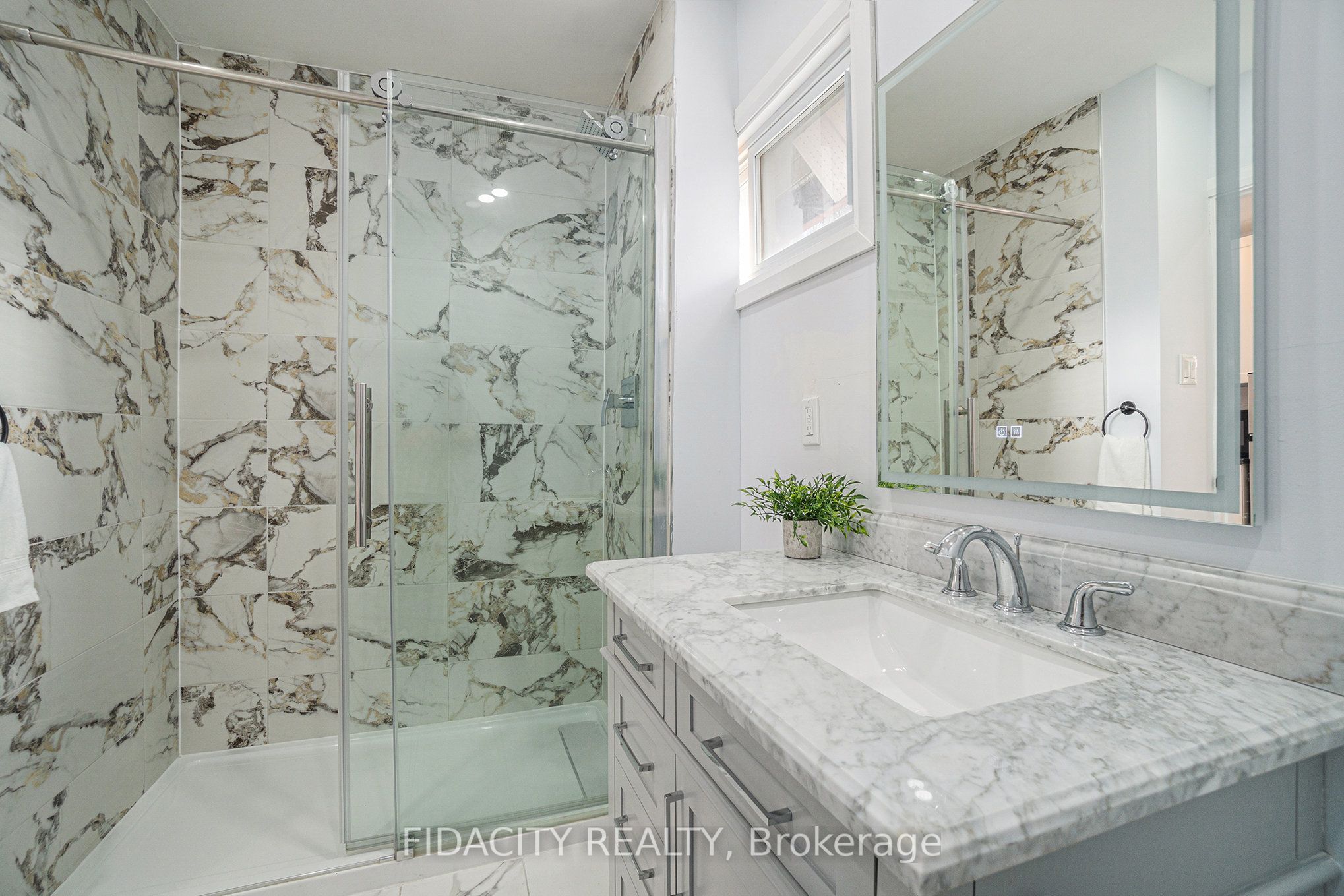 640 Somerset St W Property Photo 14