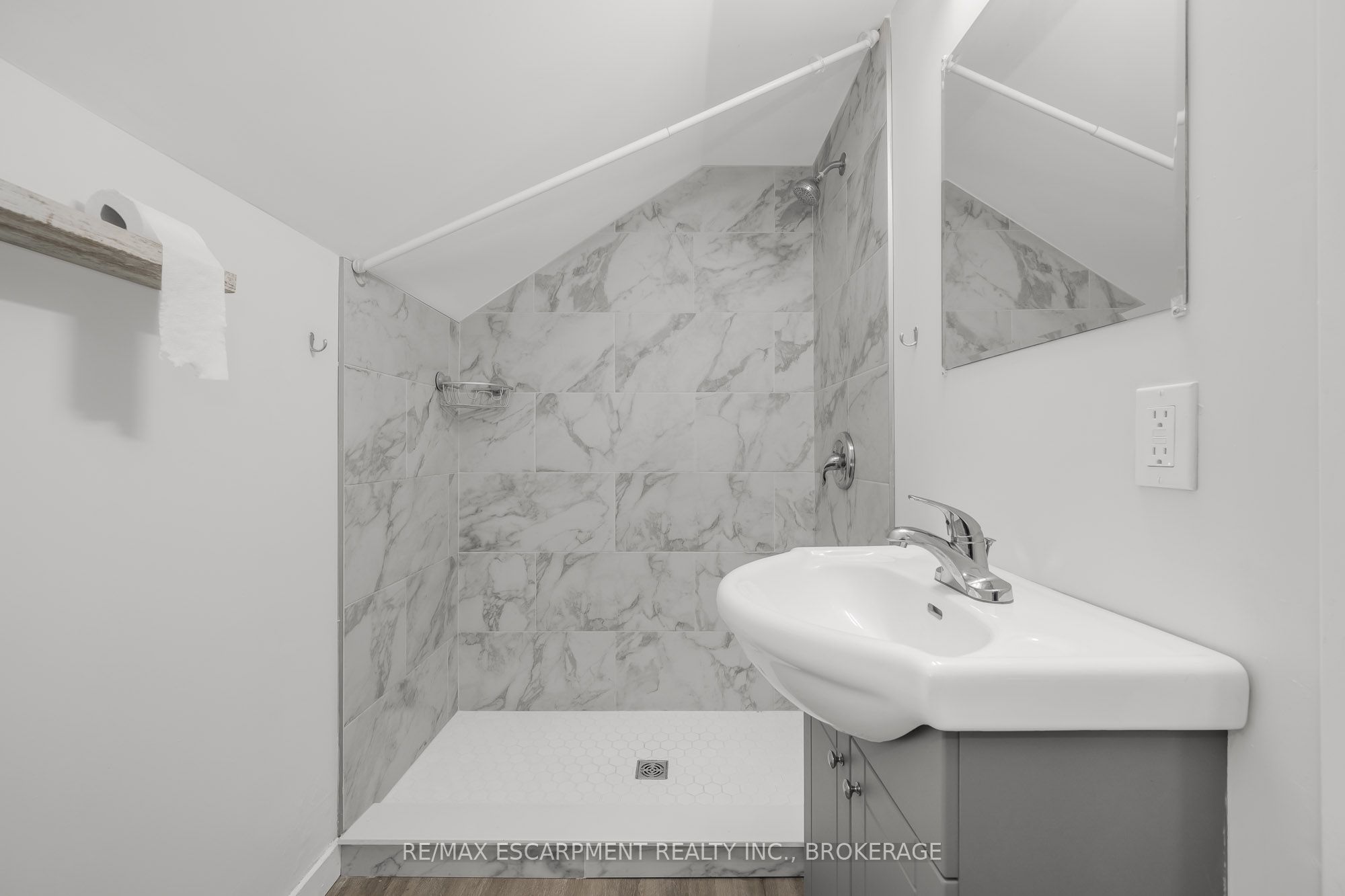 46 Commercial Street Property Photo 24