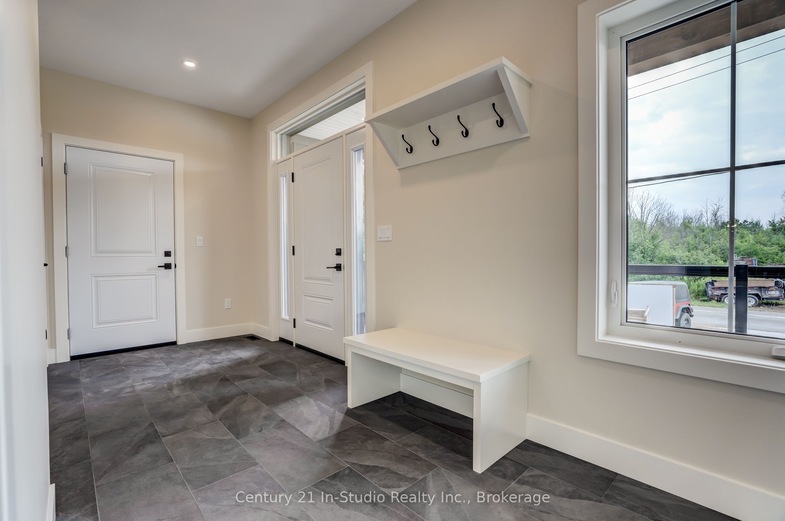 15 Grenville Street N Property Photo 4