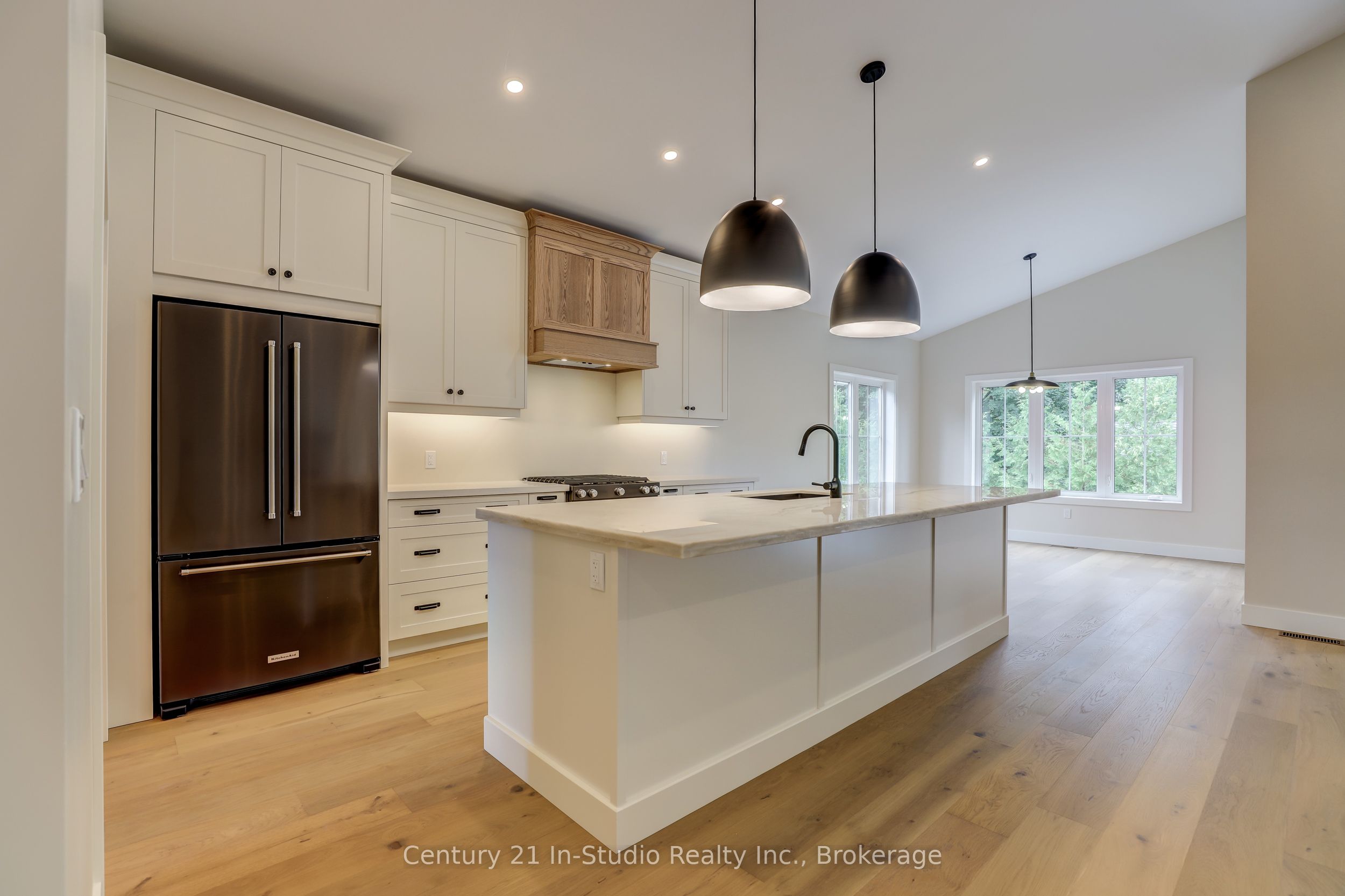 15 Grenville Street N Property Photo 7