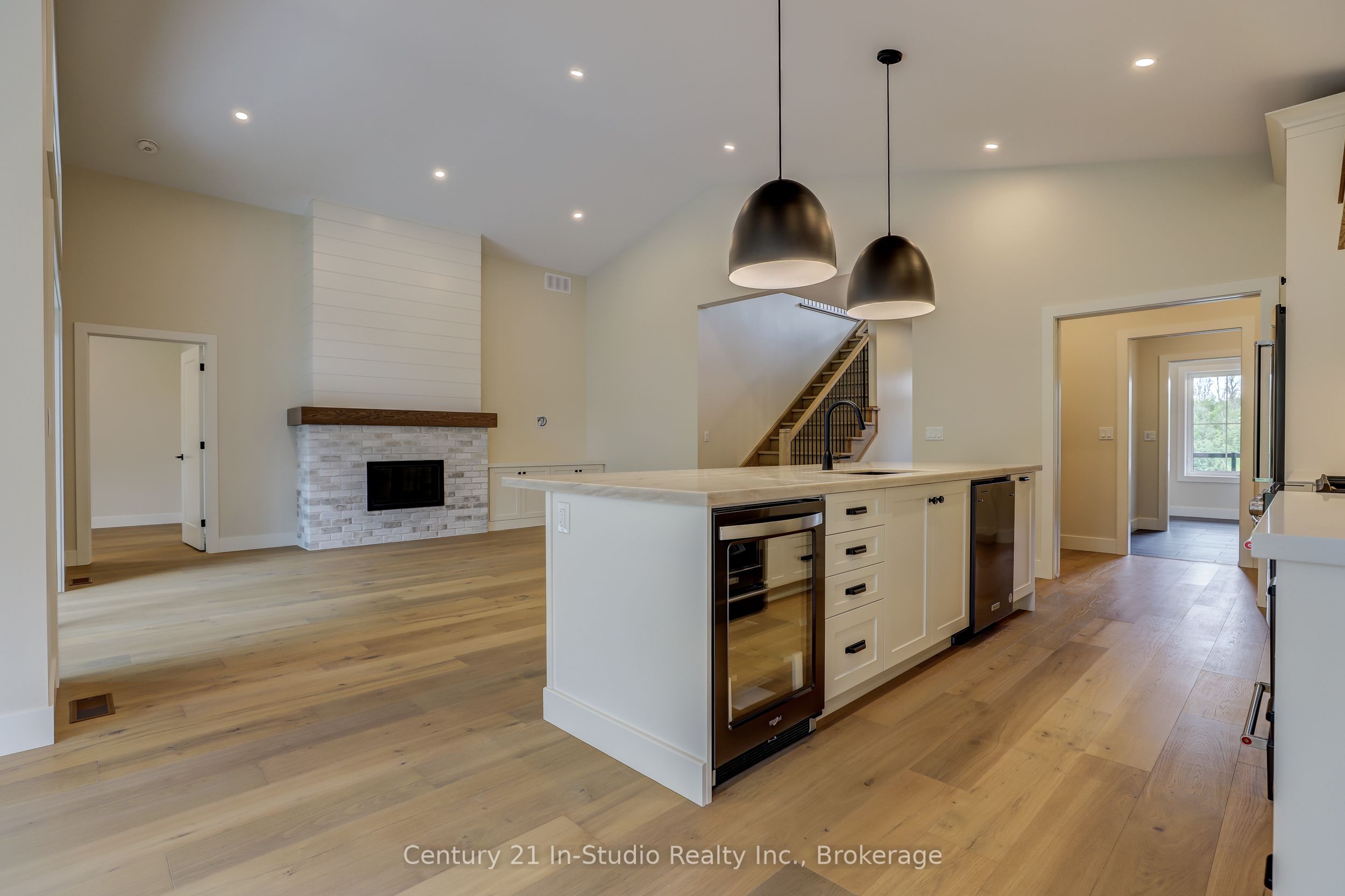 15 Grenville Street N Property Photo 9