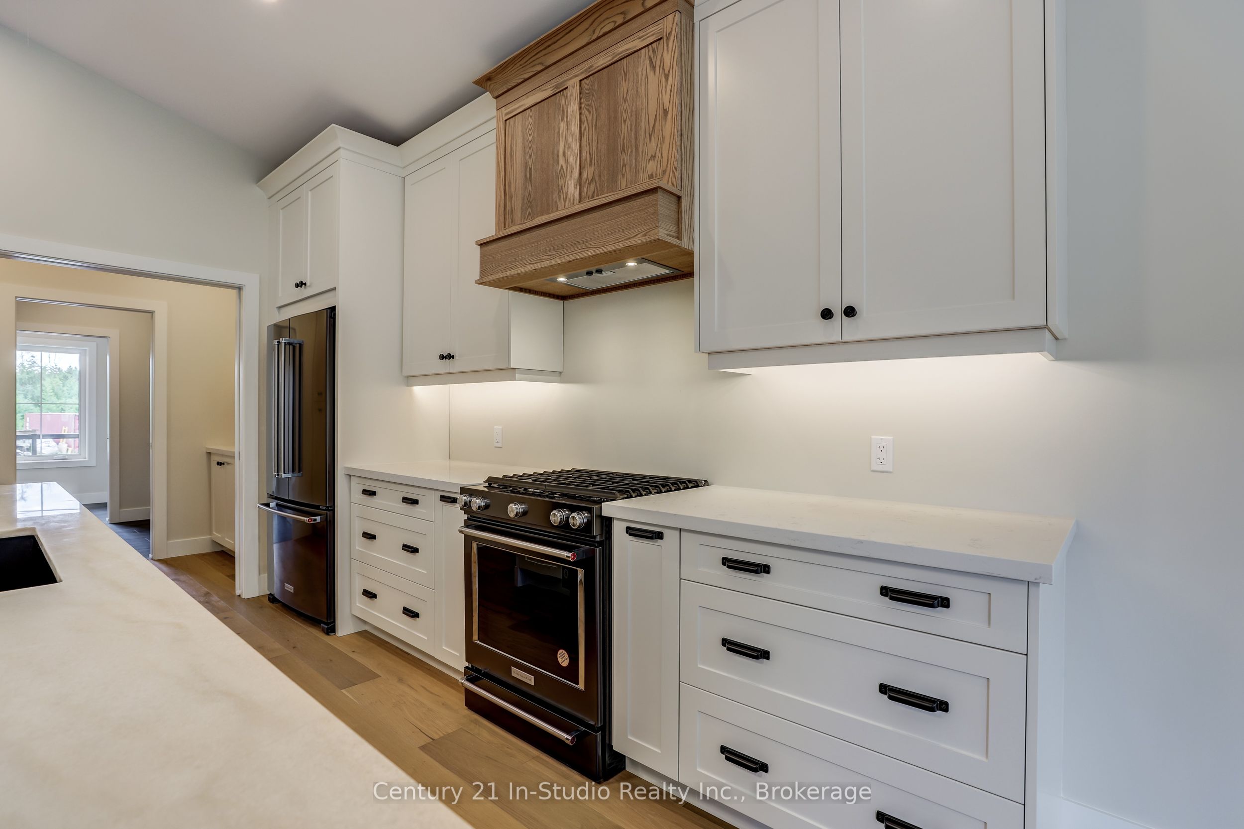 15 Grenville Street N Property Photo 10