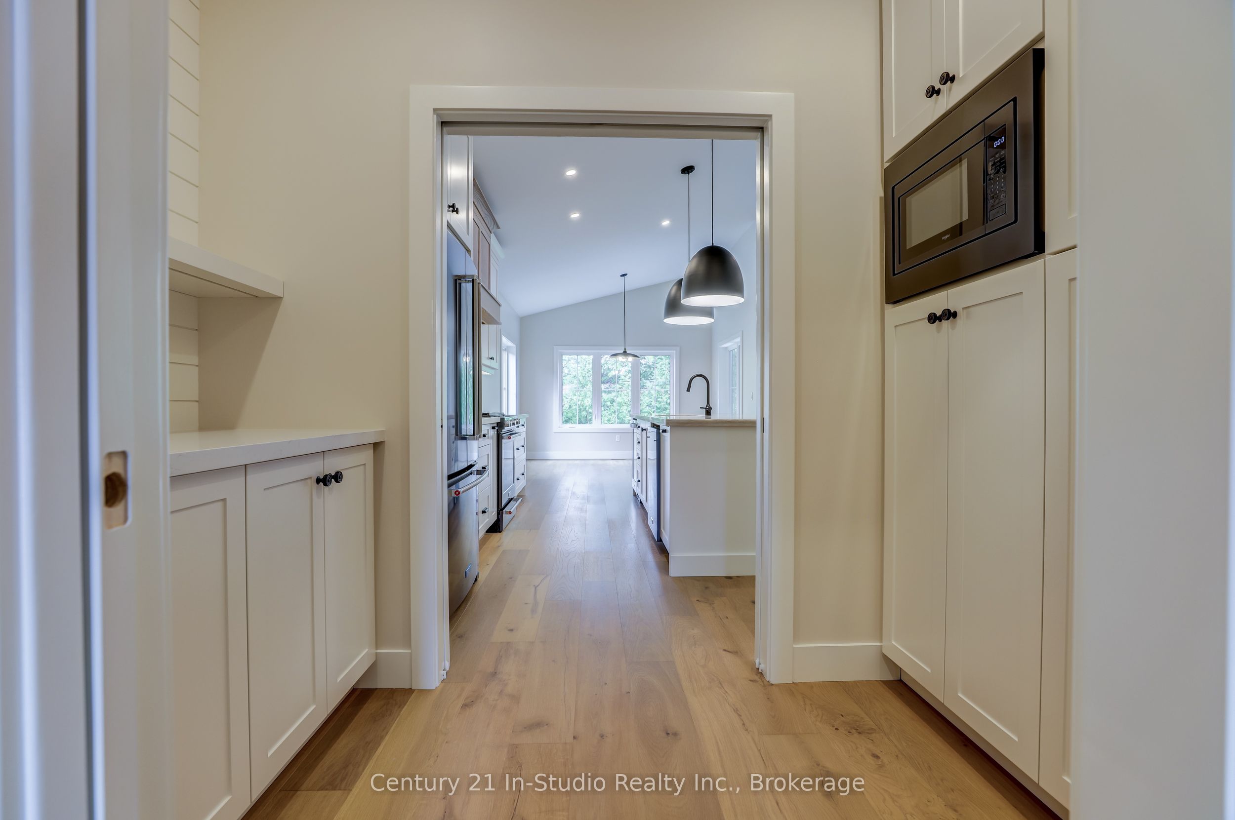 15 Grenville Street N Property Photo 13