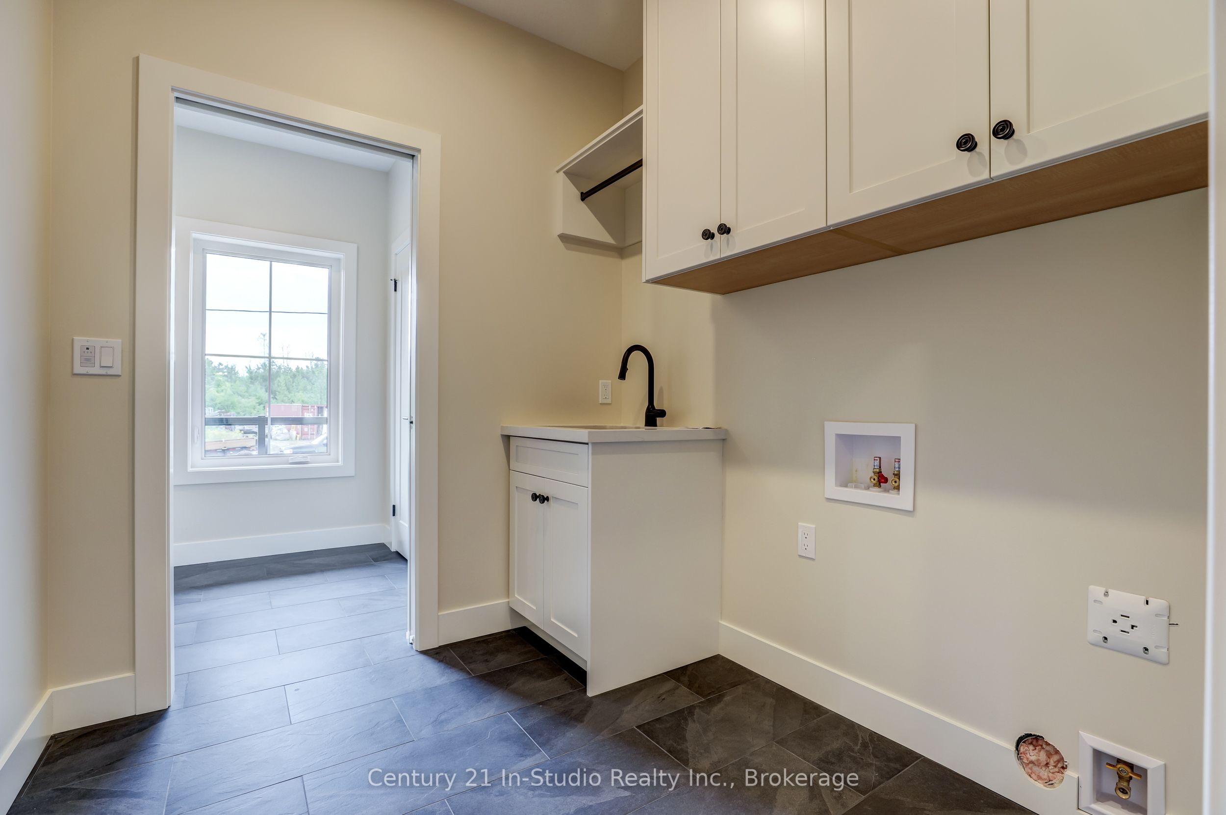 15 Grenville Street N Property Photo 15