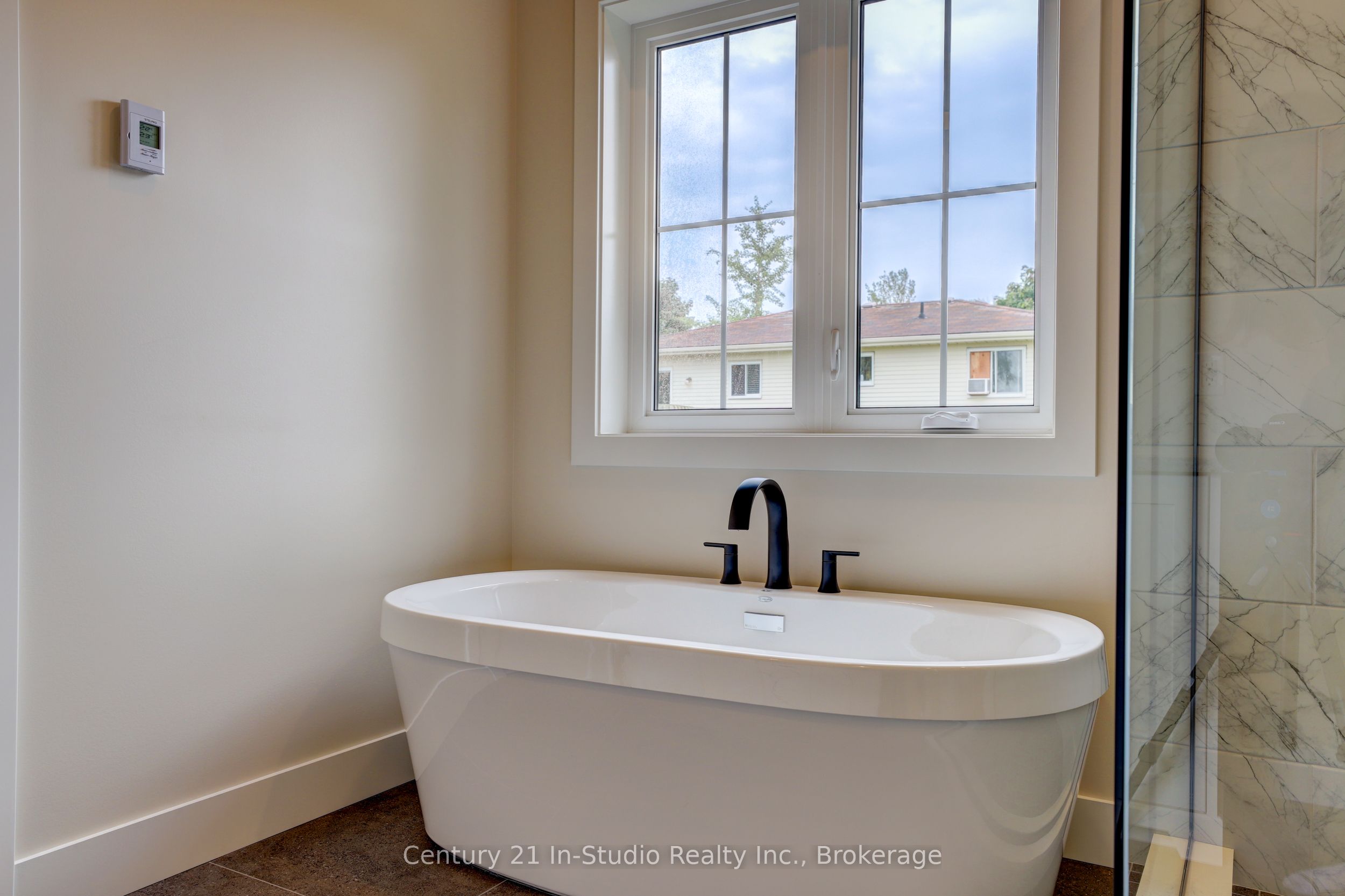 15 Grenville Street N Property Photo 18