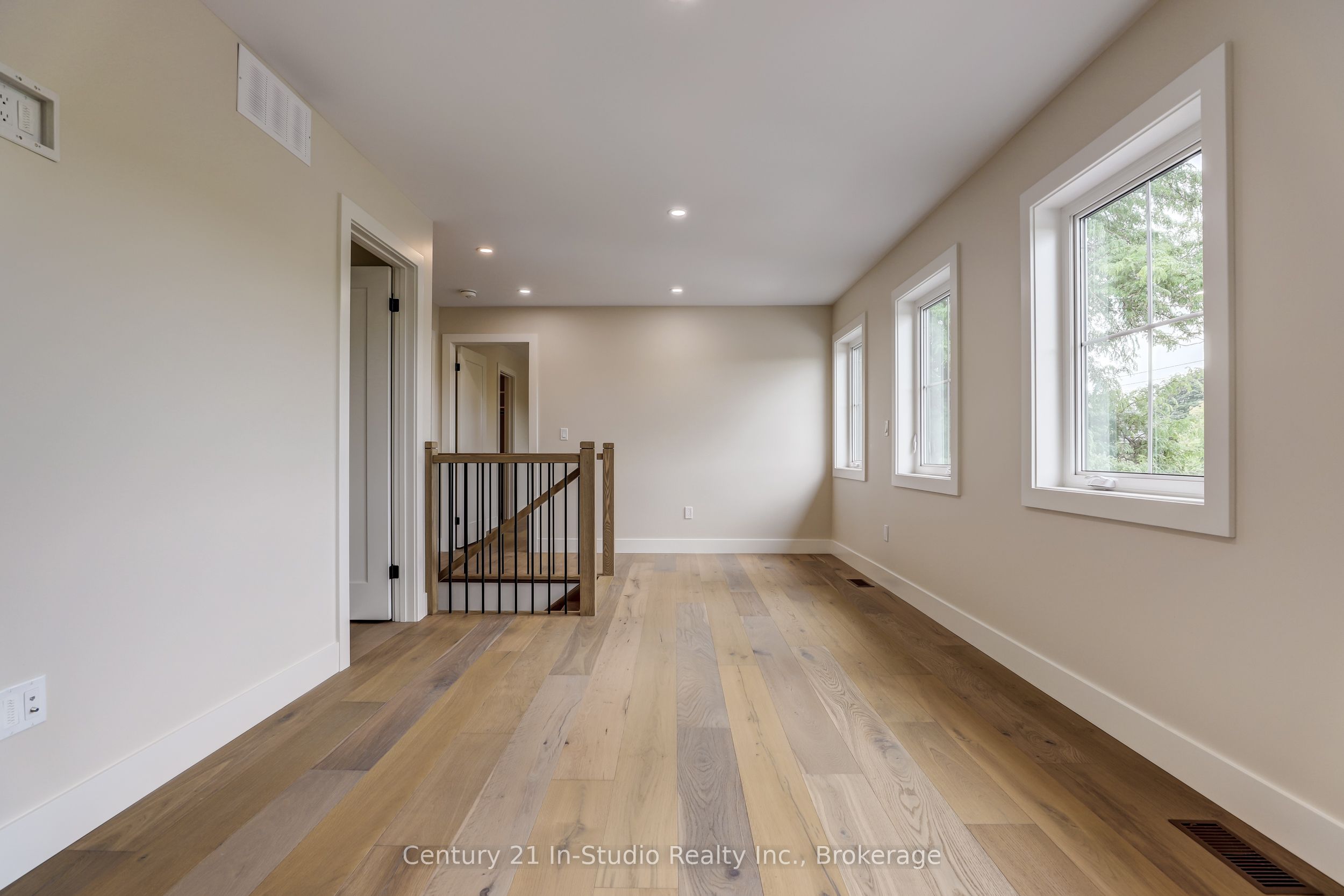 15 Grenville Street N Property Photo 19