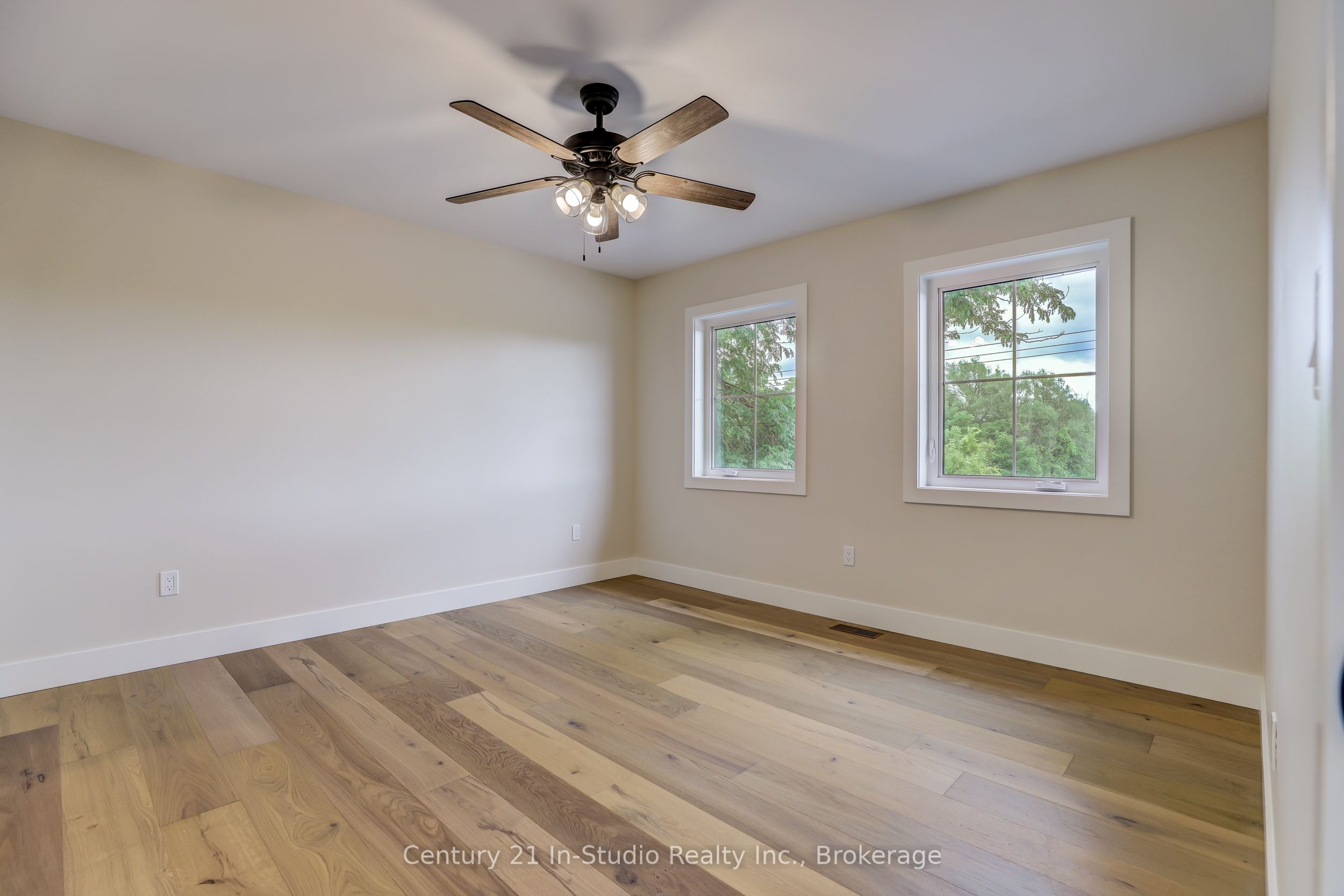 15 Grenville Street N Property Photo 22