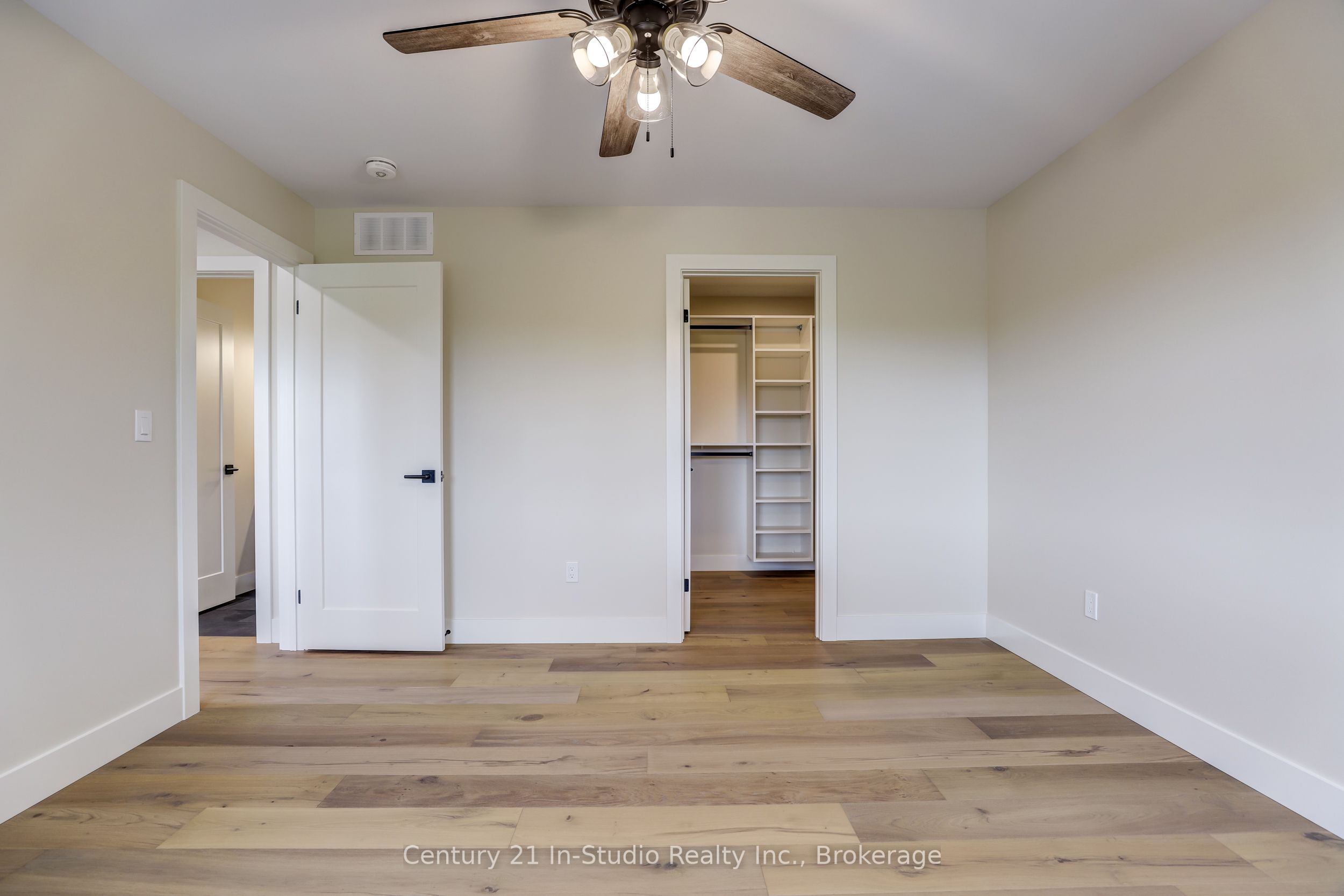 15 Grenville Street N Property Photo 23