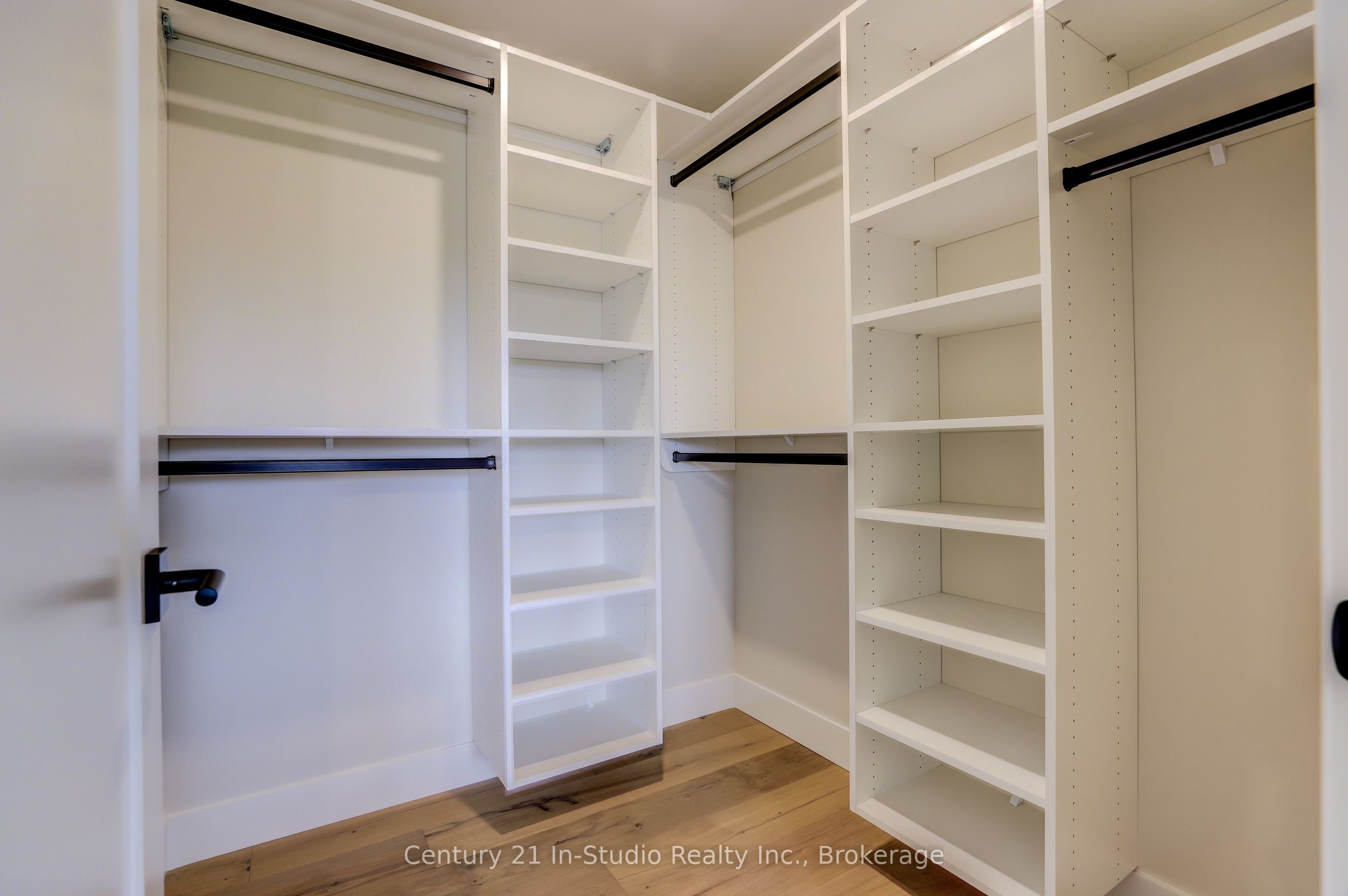 15 Grenville Street N Property Photo 24