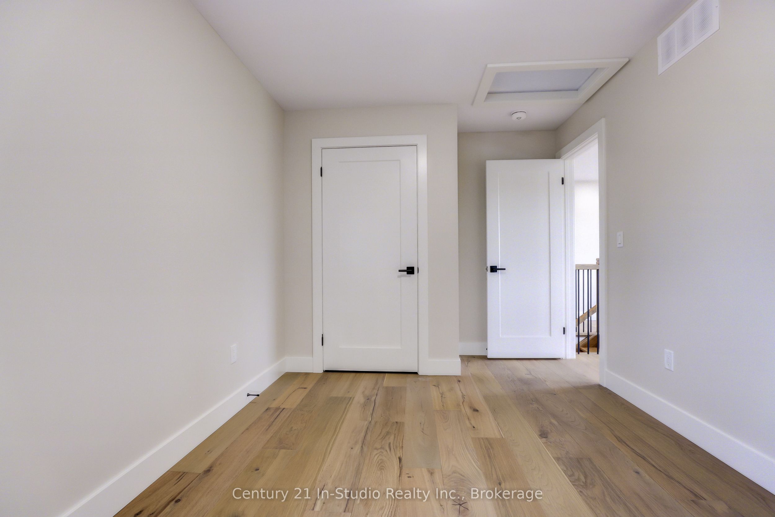 15 Grenville Street N Property Photo 25