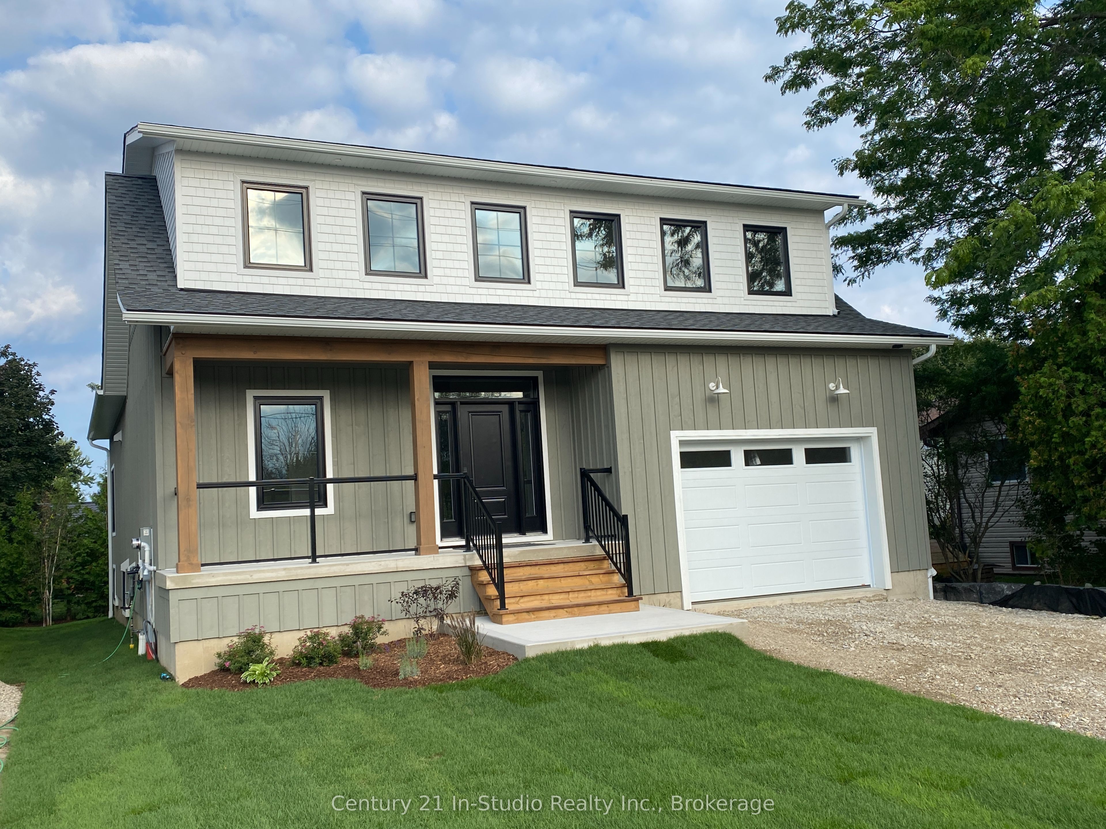 15 Grenville Street N Property Photo 26