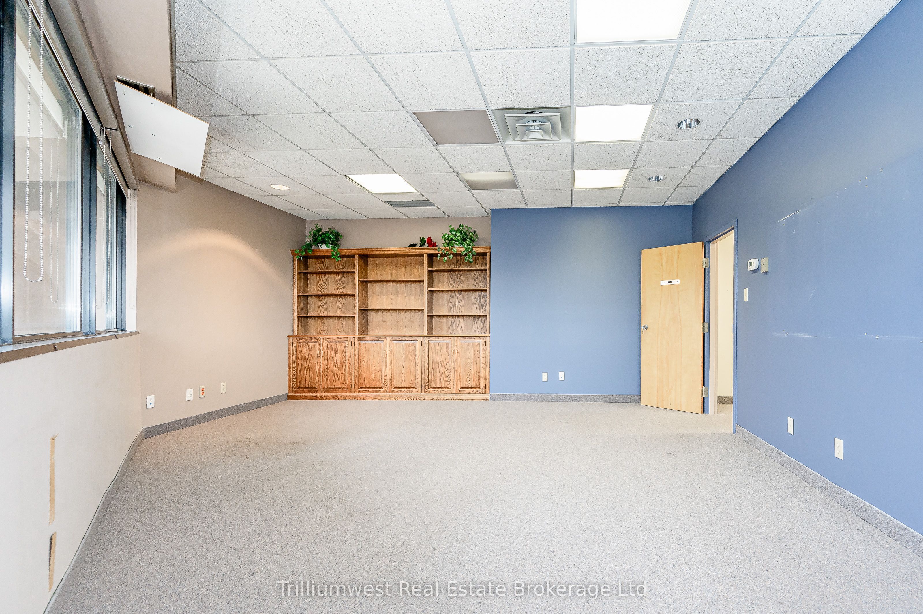 #203 - 450 Speedvale Ave W Avenue Property Photo 5