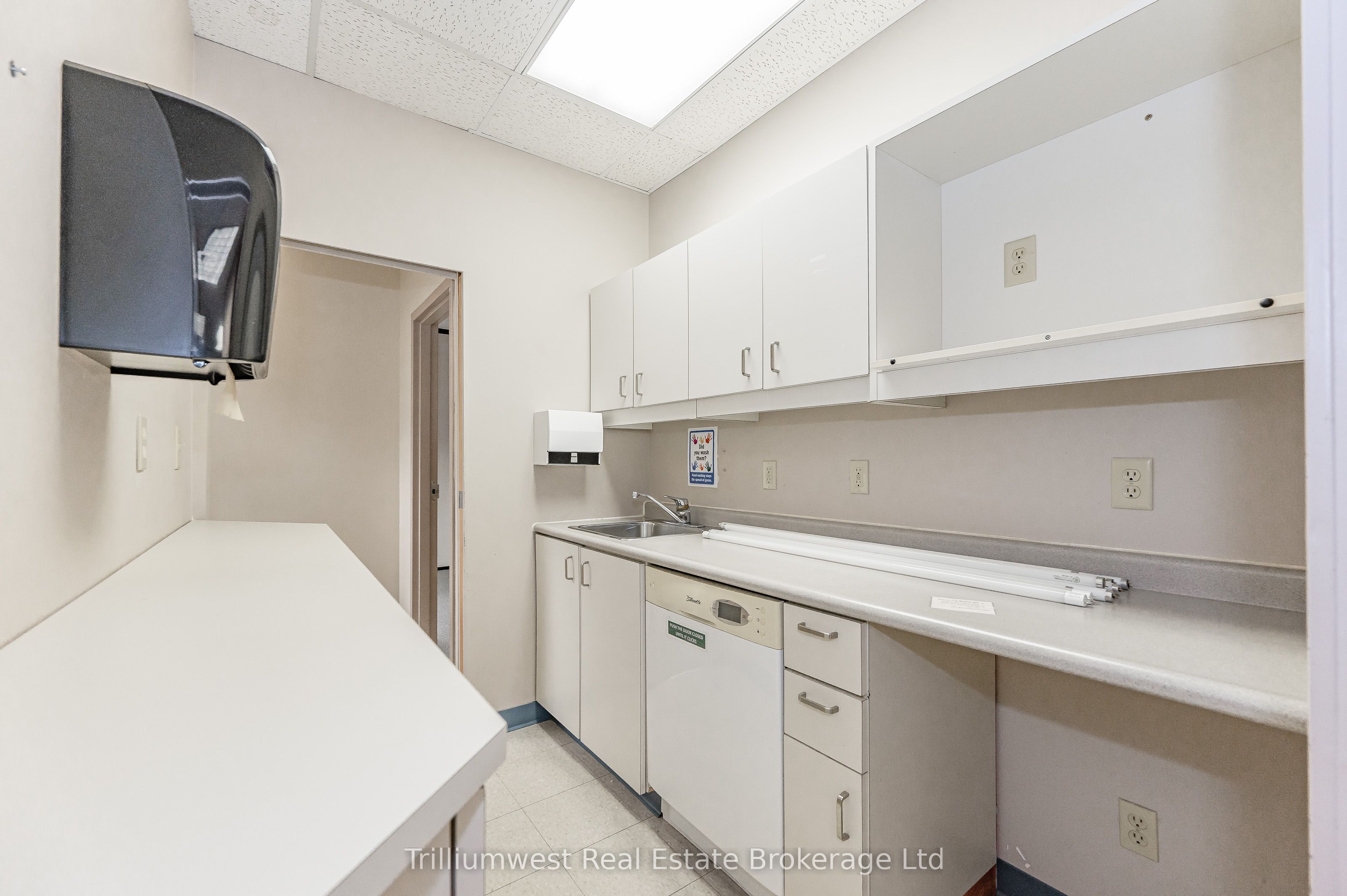 #203 - 450 Speedvale Ave W Avenue Property Photo 7
