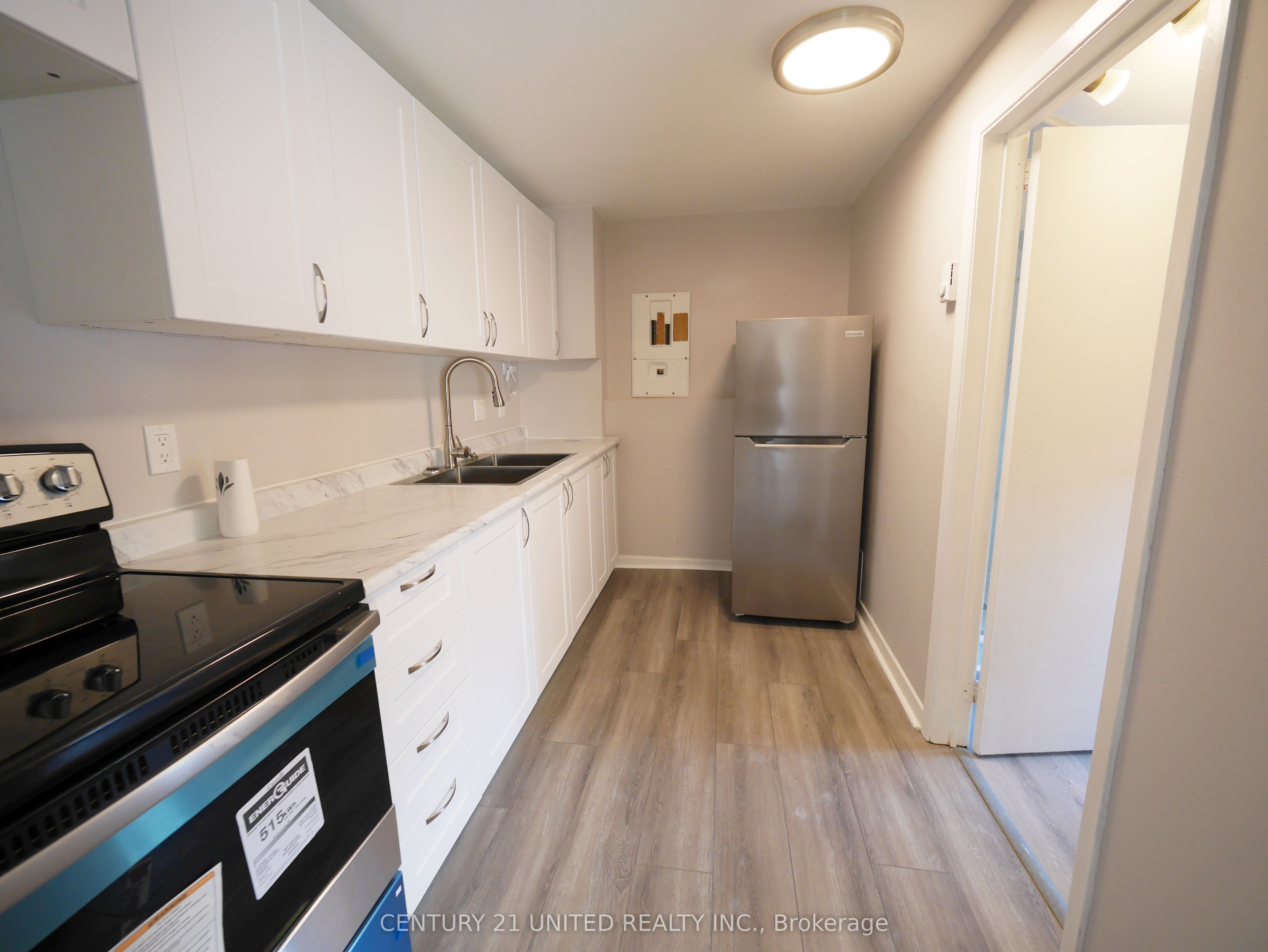 381a Queen Street Property Photo 5