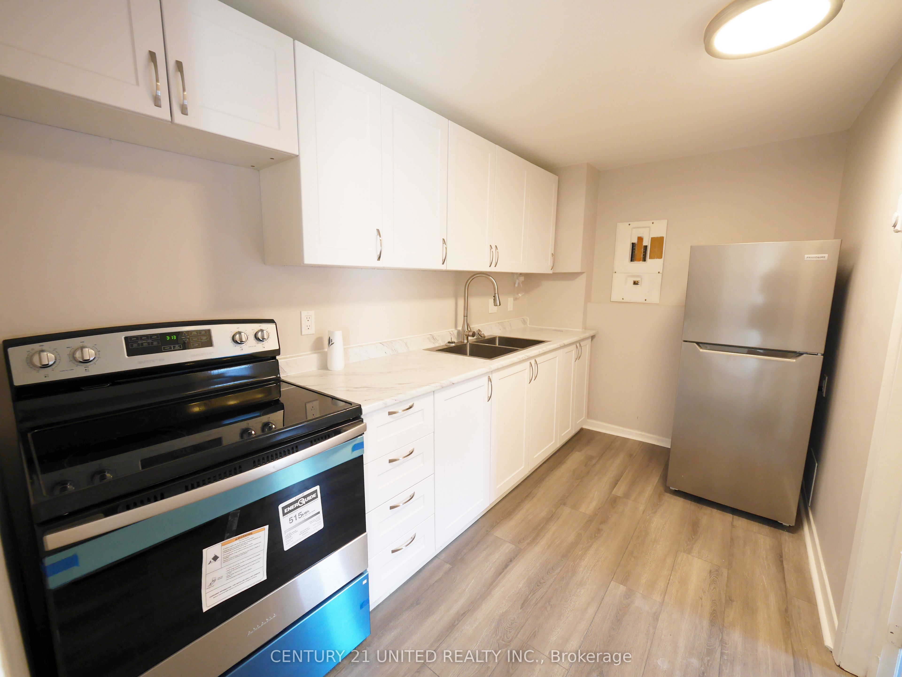 381a Queen Street Property Photo 6